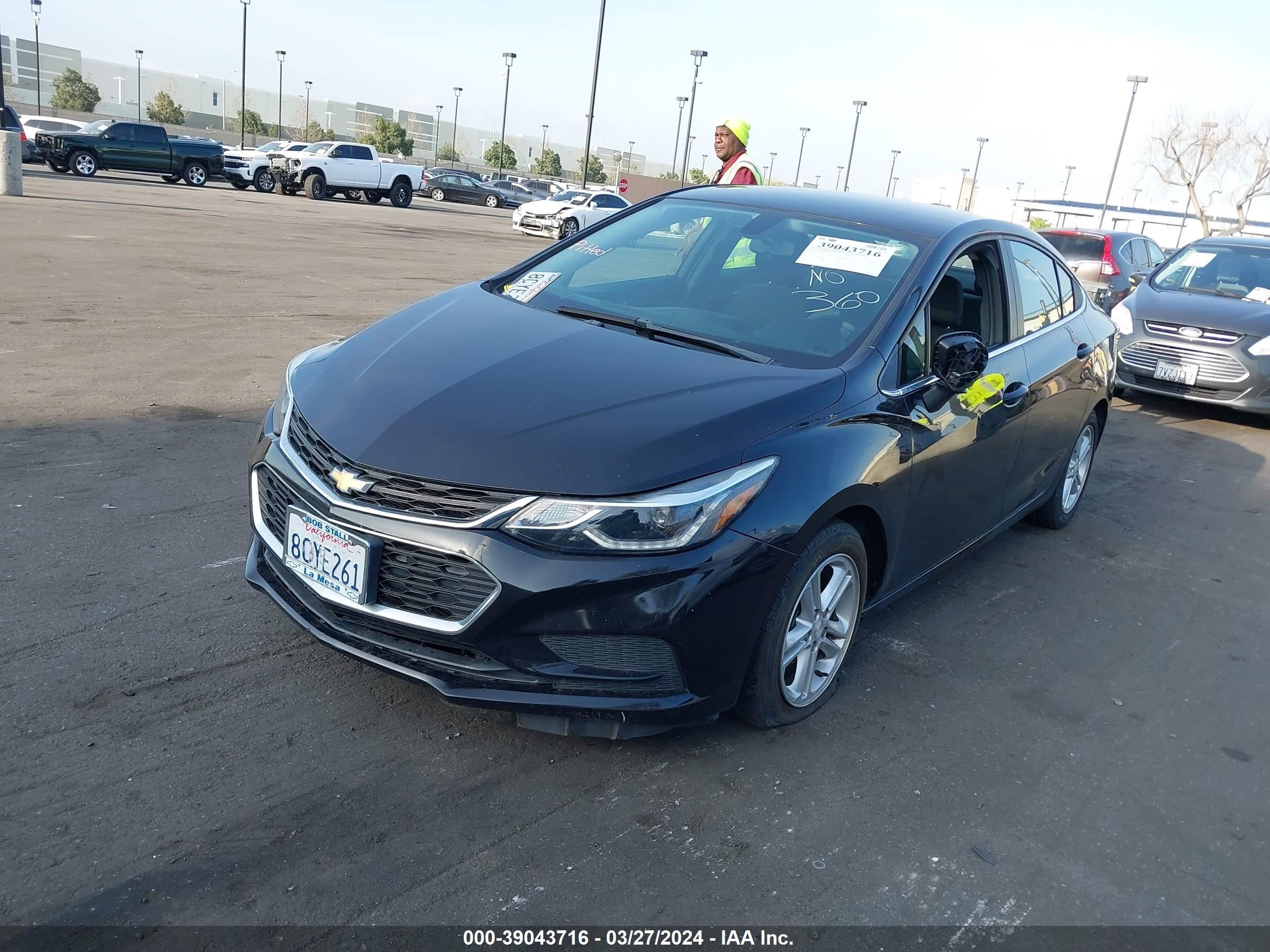 Photo 1 VIN: 1G1BE5SM0J7167144 - CHEVROLET CRUZE 