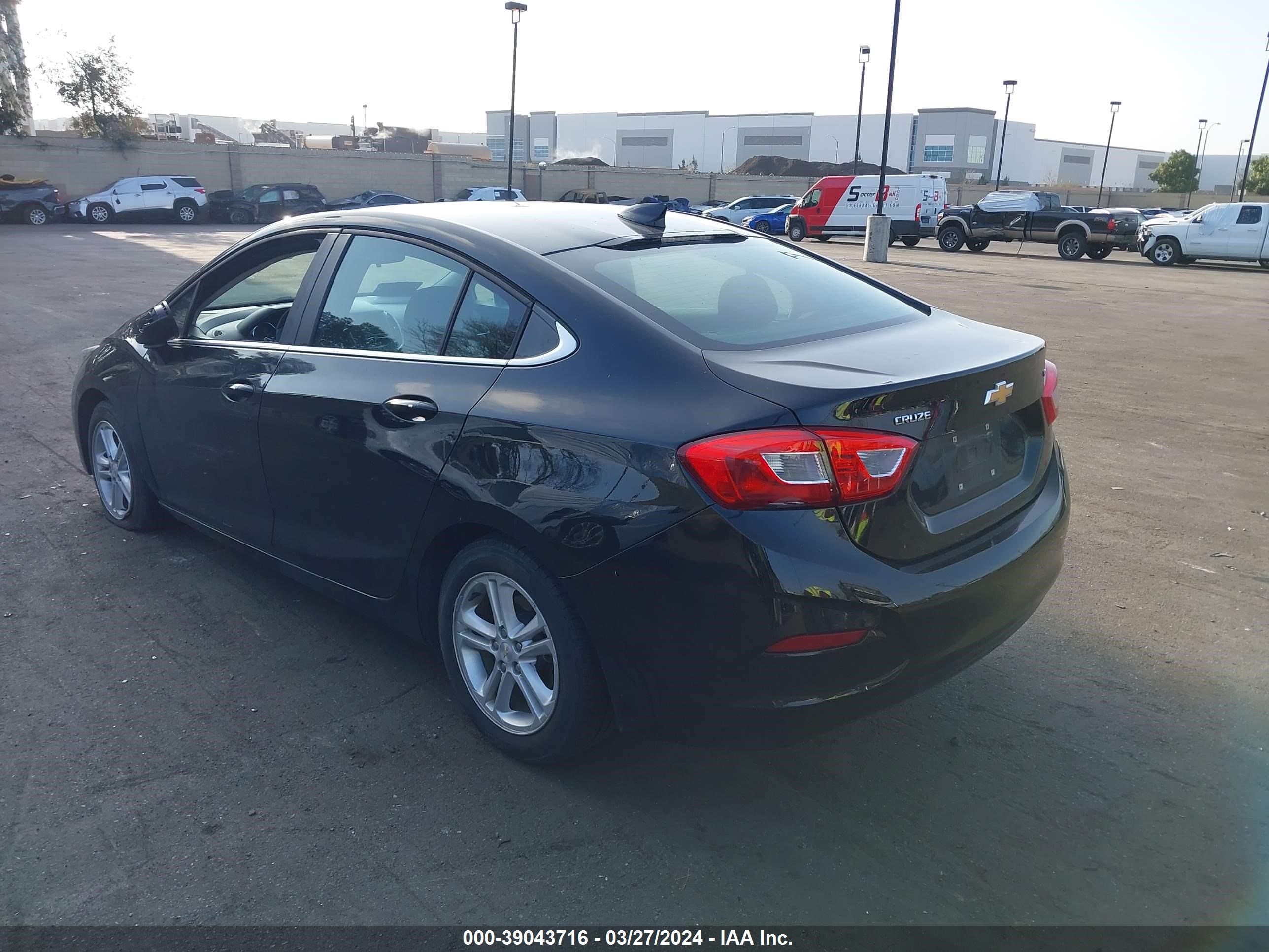 Photo 2 VIN: 1G1BE5SM0J7167144 - CHEVROLET CRUZE 