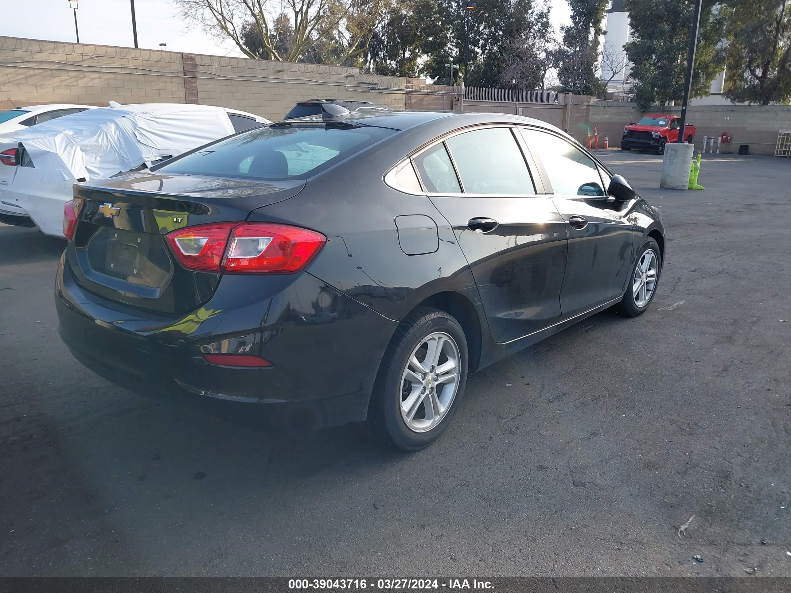 Photo 3 VIN: 1G1BE5SM0J7167144 - CHEVROLET CRUZE 