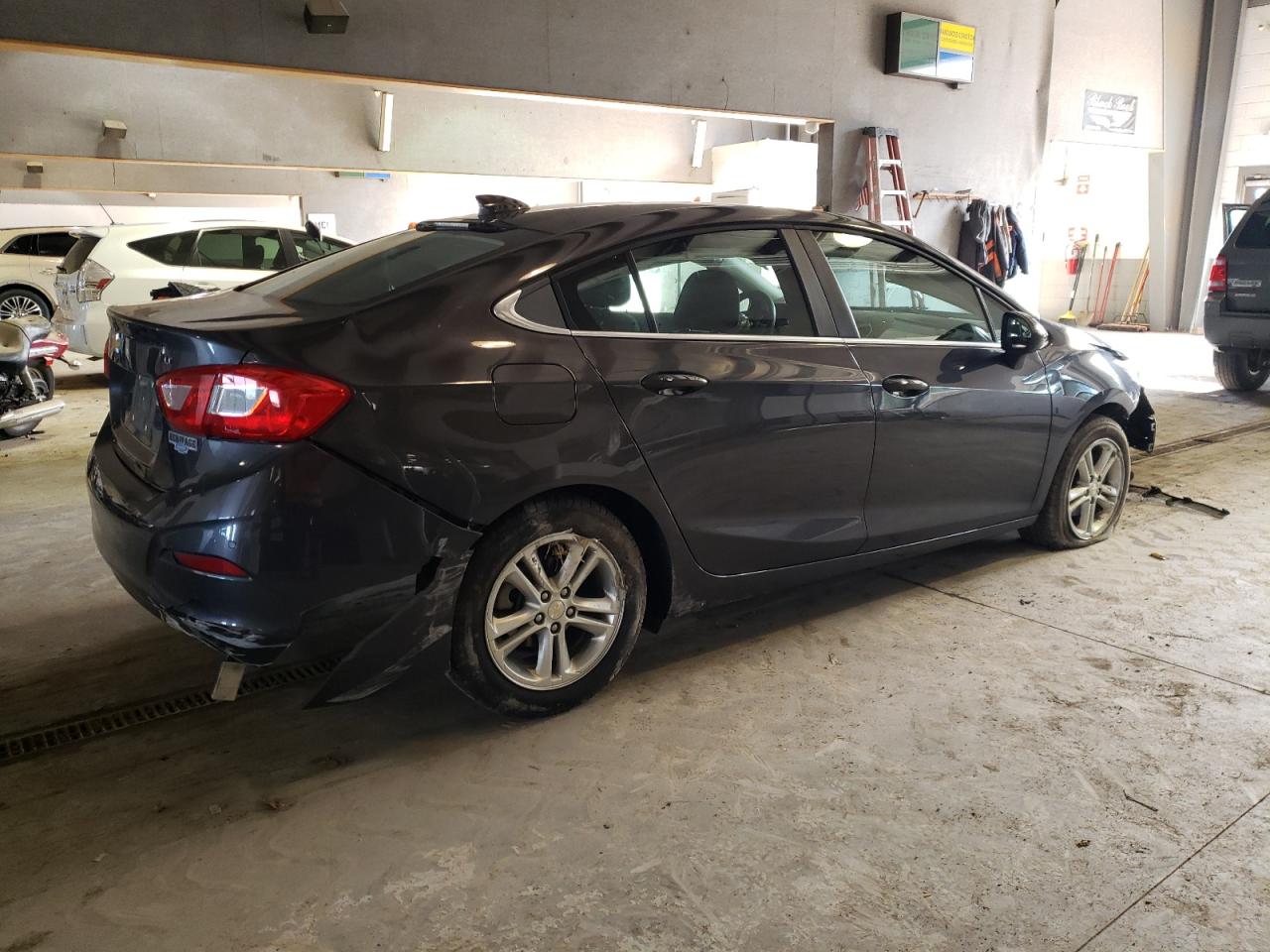 Photo 2 VIN: 1G1BE5SM2H7179399 - CHEVROLET CRUZE 