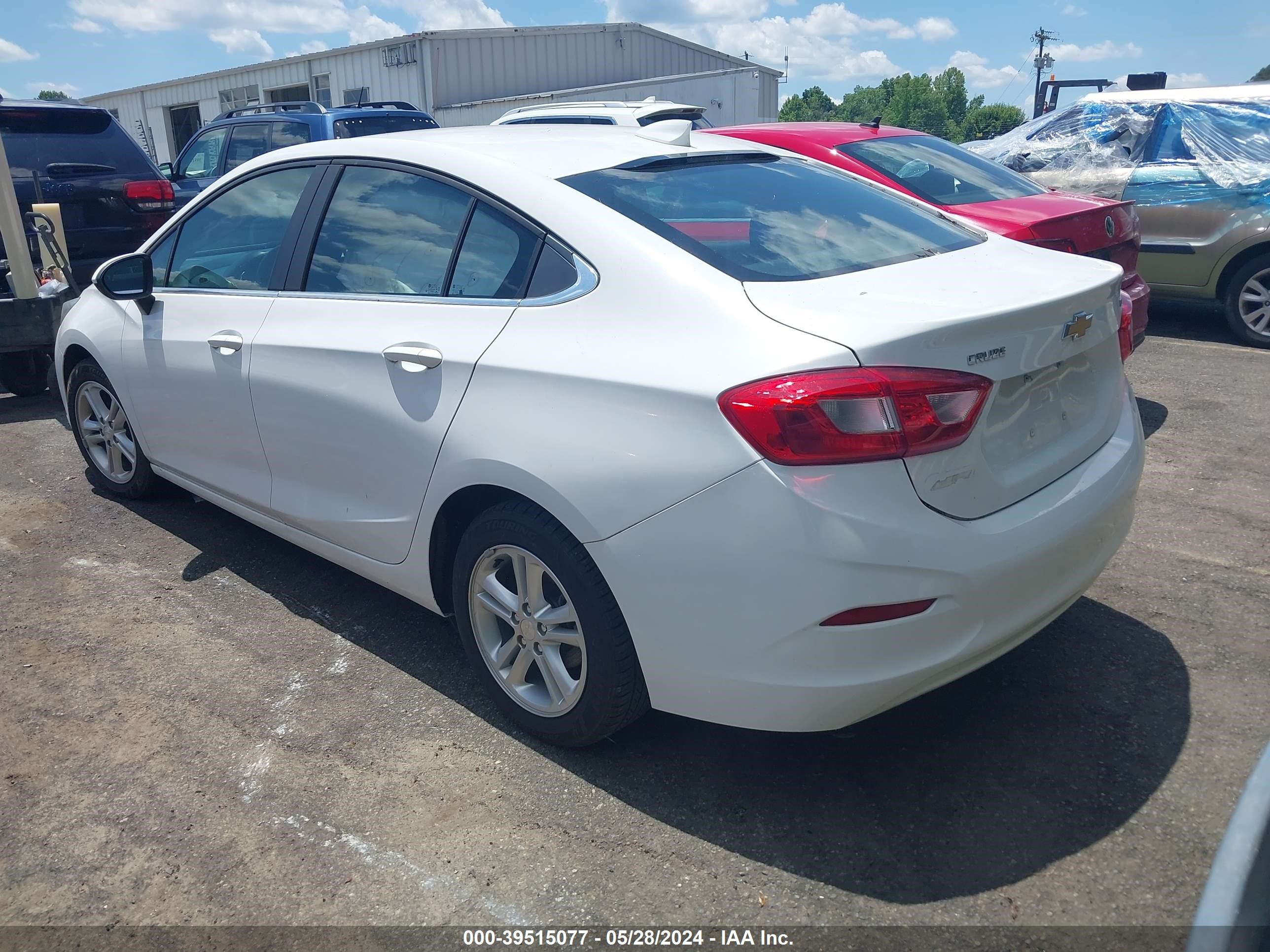 Photo 2 VIN: 1G1BE5SM2H7215995 - CHEVROLET CRUZE 