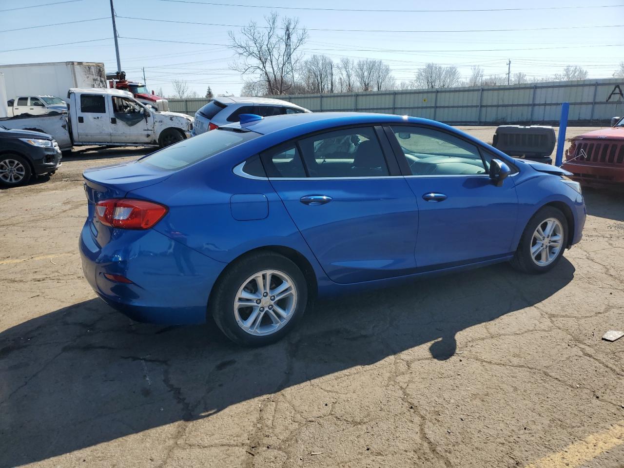 Photo 2 VIN: 1G1BE5SM2J7121802 - CHEVROLET CRUZE 