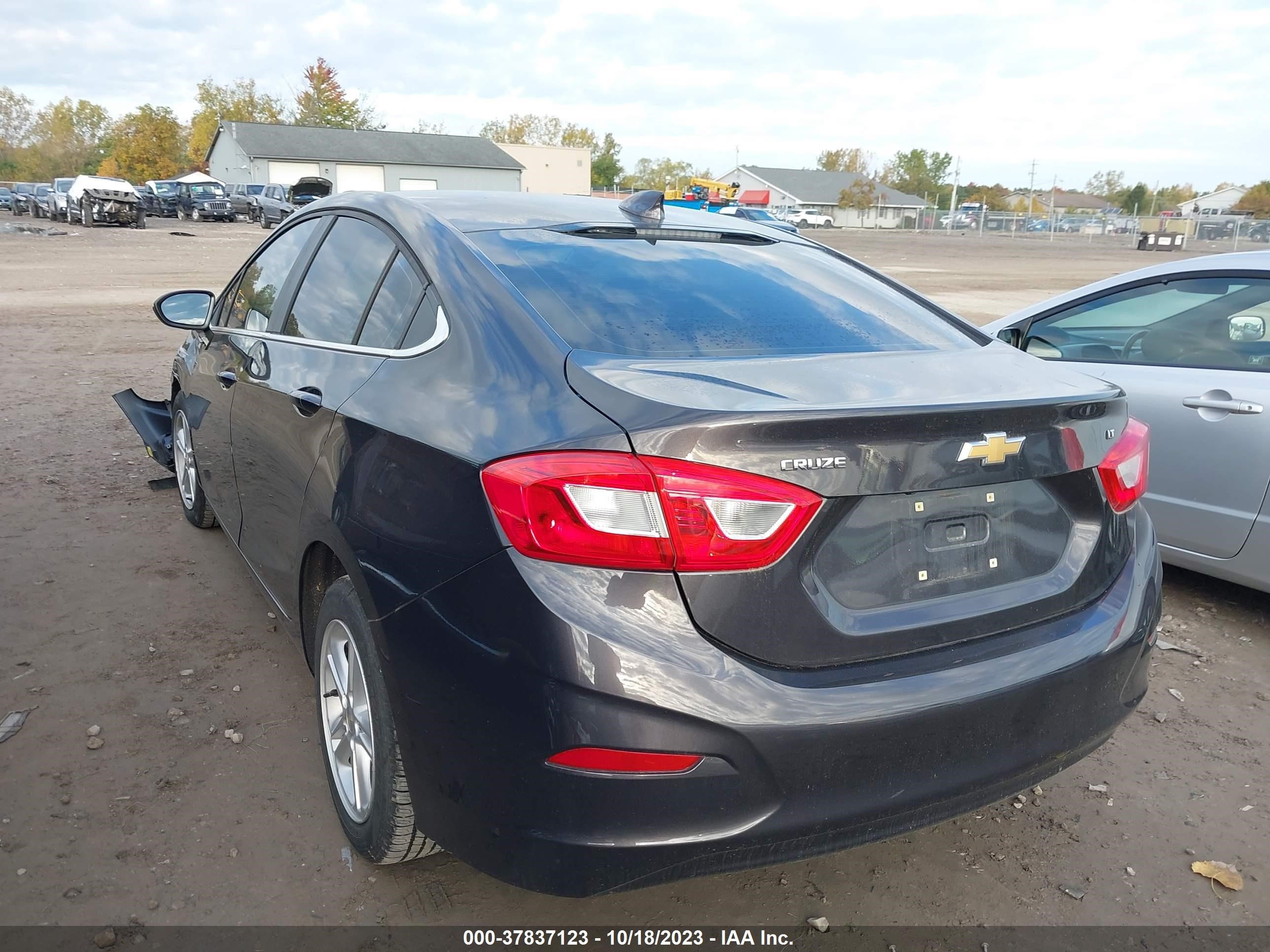 Photo 2 VIN: 1G1BE5SM3H7111919 - CHEVROLET CRUZE 