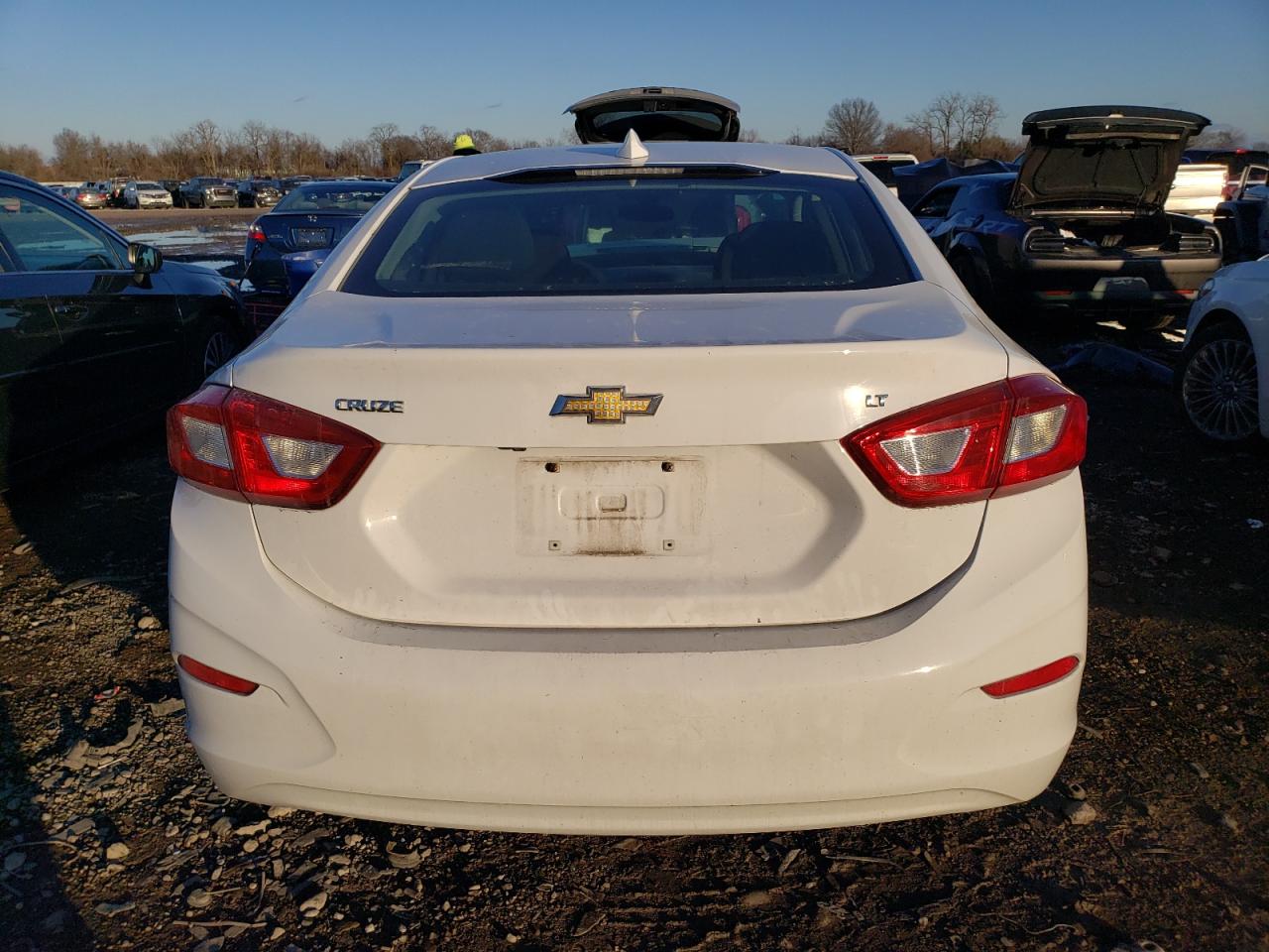 Photo 5 VIN: 1G1BE5SM3J7111005 - CHEVROLET CRUZE 