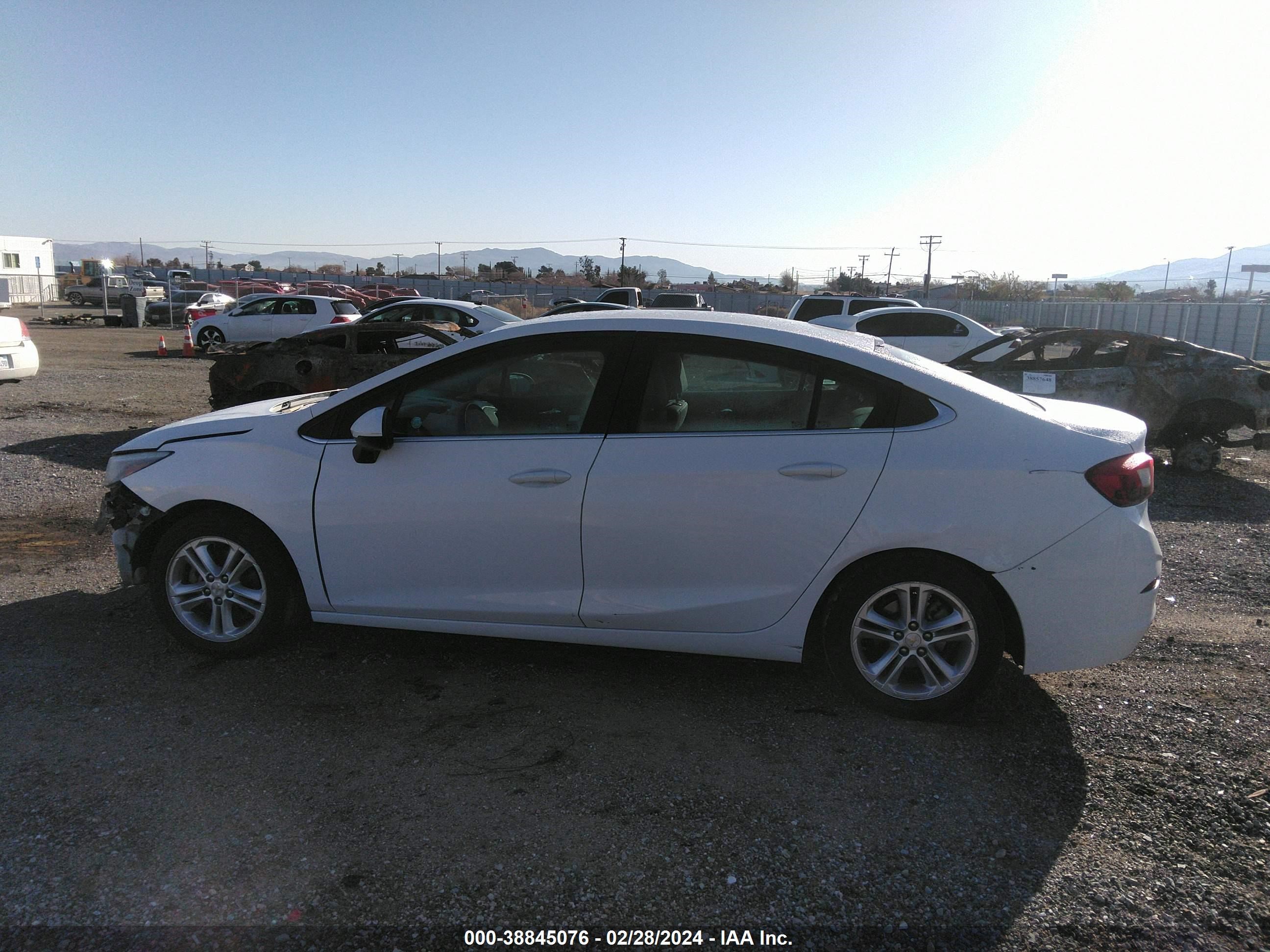 Photo 13 VIN: 1G1BE5SM4J7158351 - CHEVROLET CRUZE 