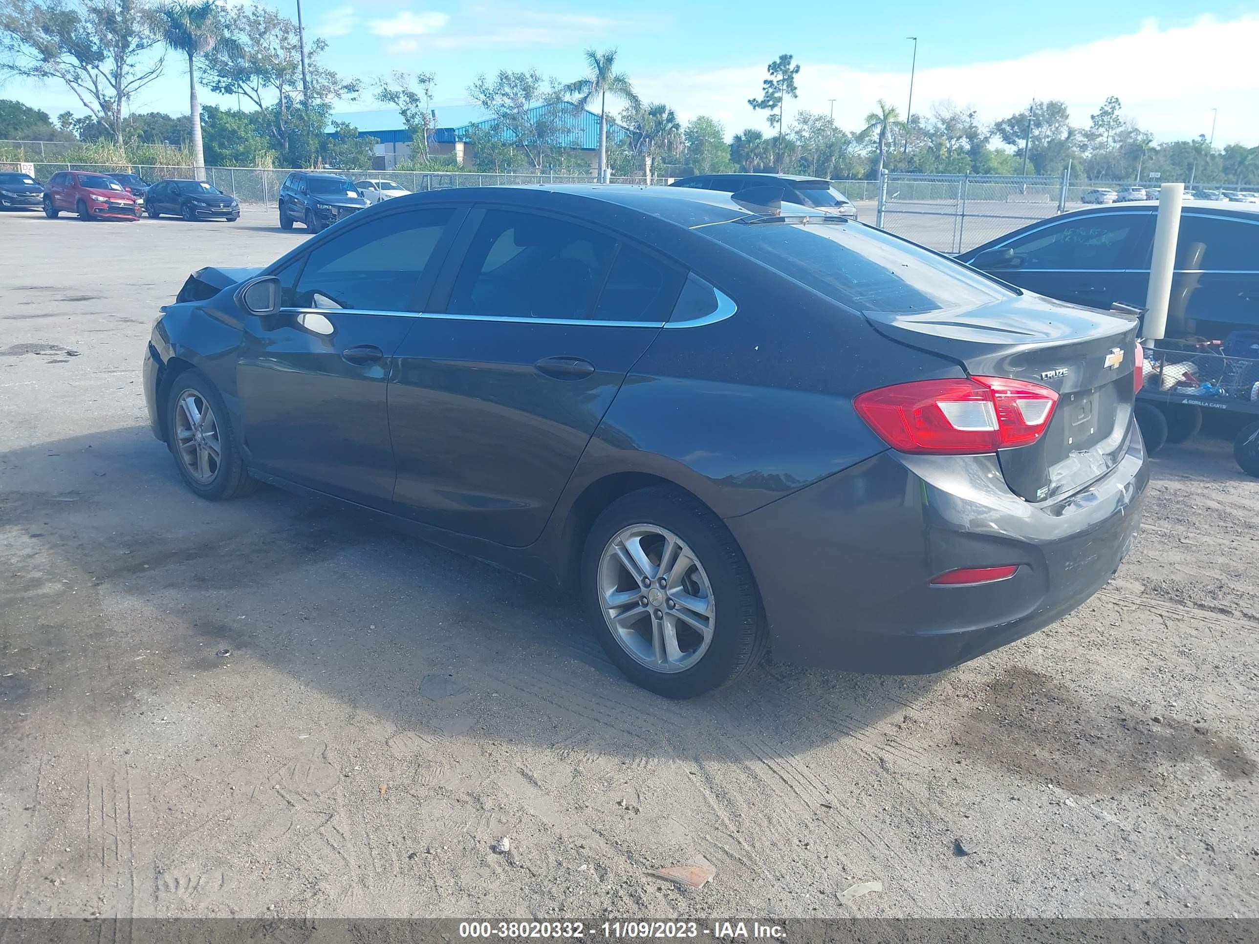 Photo 2 VIN: 1G1BE5SM5H7228613 - CHEVROLET CRUZE 