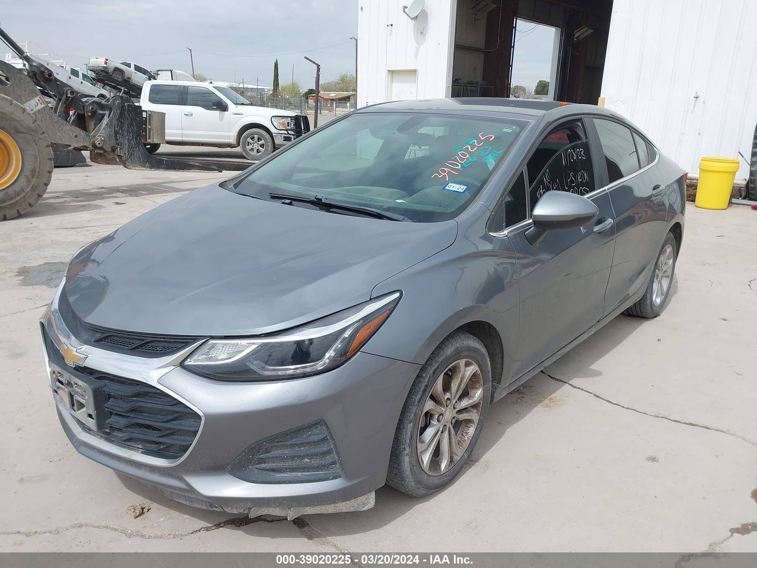 Photo 1 VIN: 1G1BE5SM5K7108057 - CHEVROLET CRUZE 