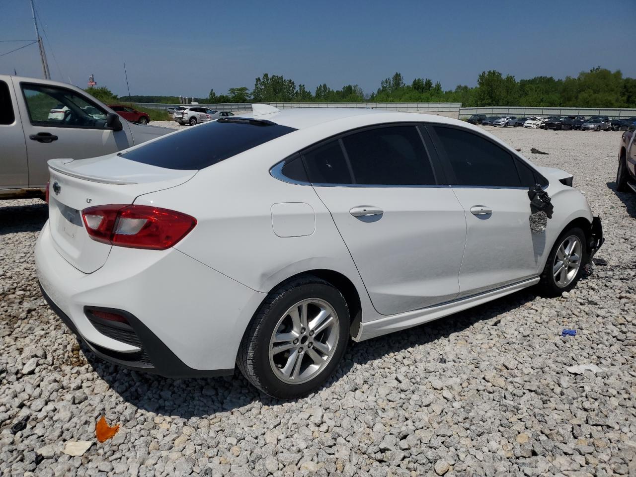 Photo 2 VIN: 1G1BE5SM6J7117588 - CHEVROLET CRUZE 