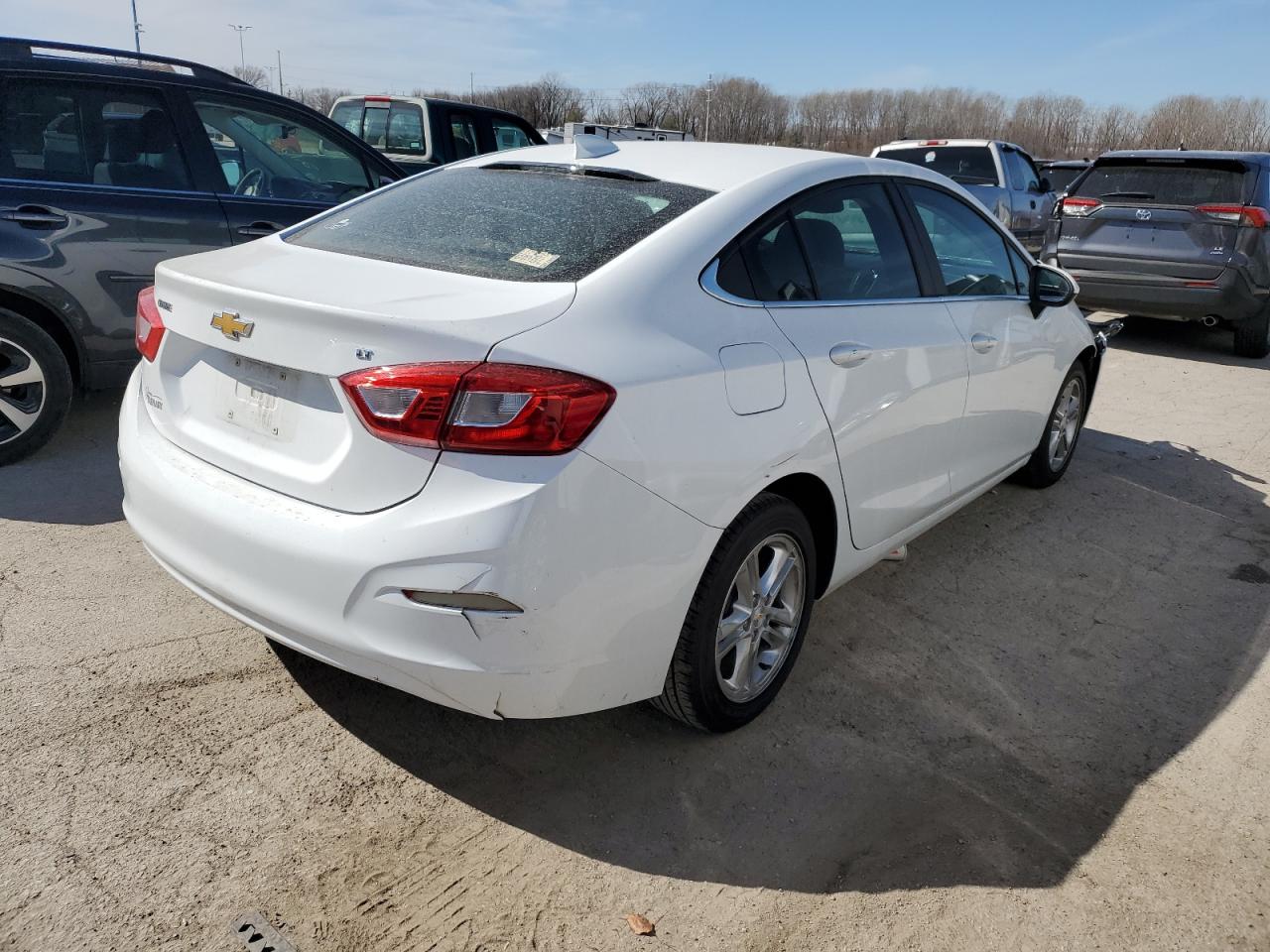 Photo 2 VIN: 1G1BE5SM6J7124198 - CHEVROLET CRUZE 