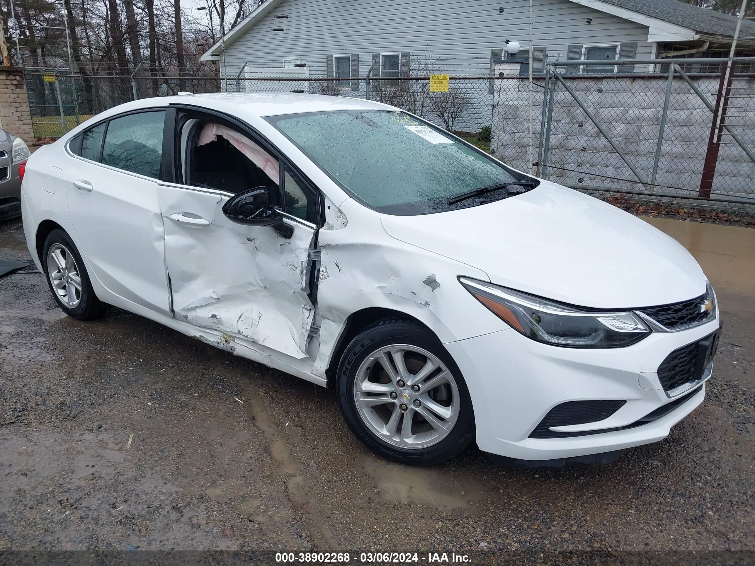 Photo 0 VIN: 1G1BE5SM6J7182120 - CHEVROLET CRUZE 