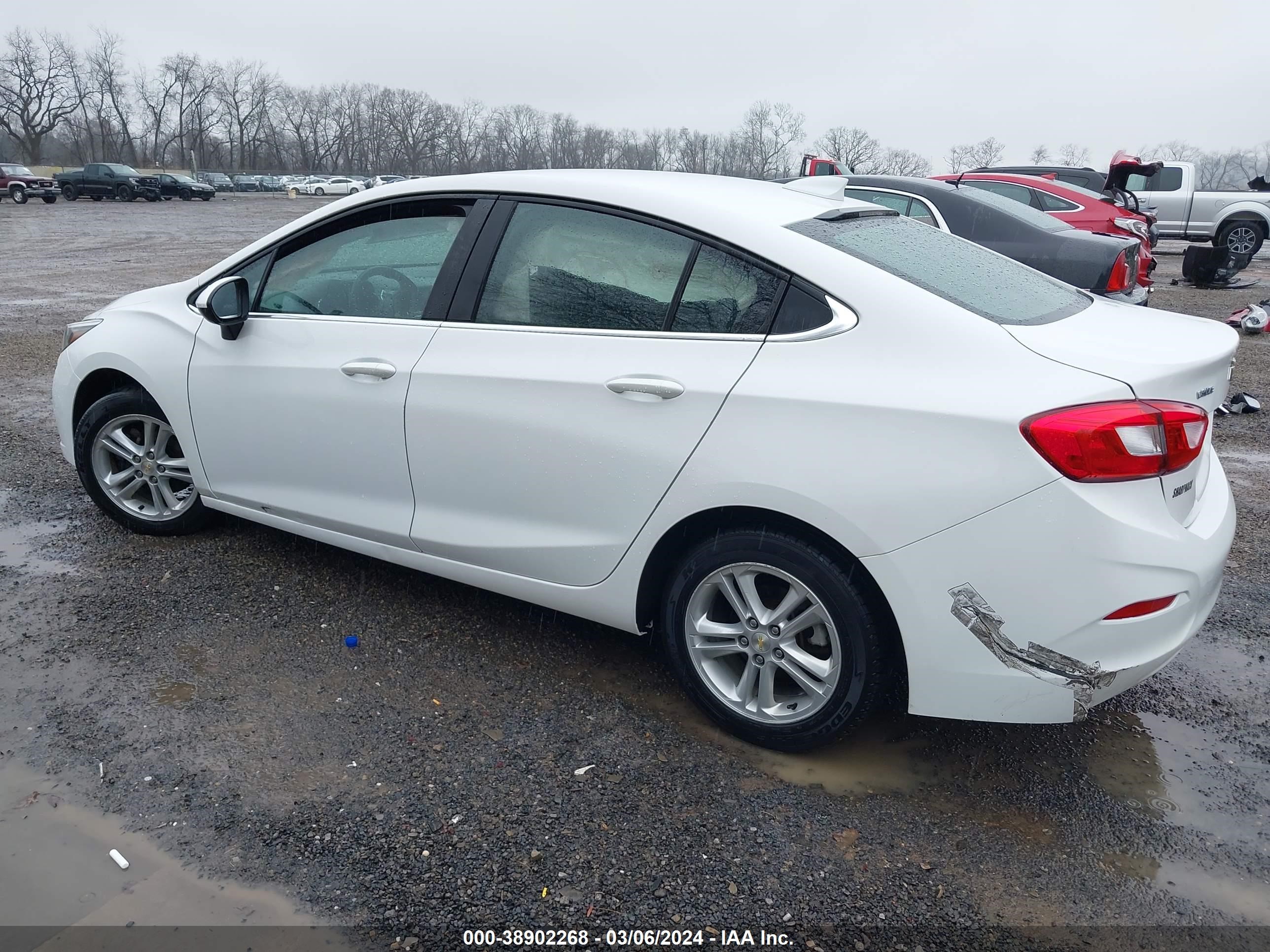 Photo 2 VIN: 1G1BE5SM6J7182120 - CHEVROLET CRUZE 