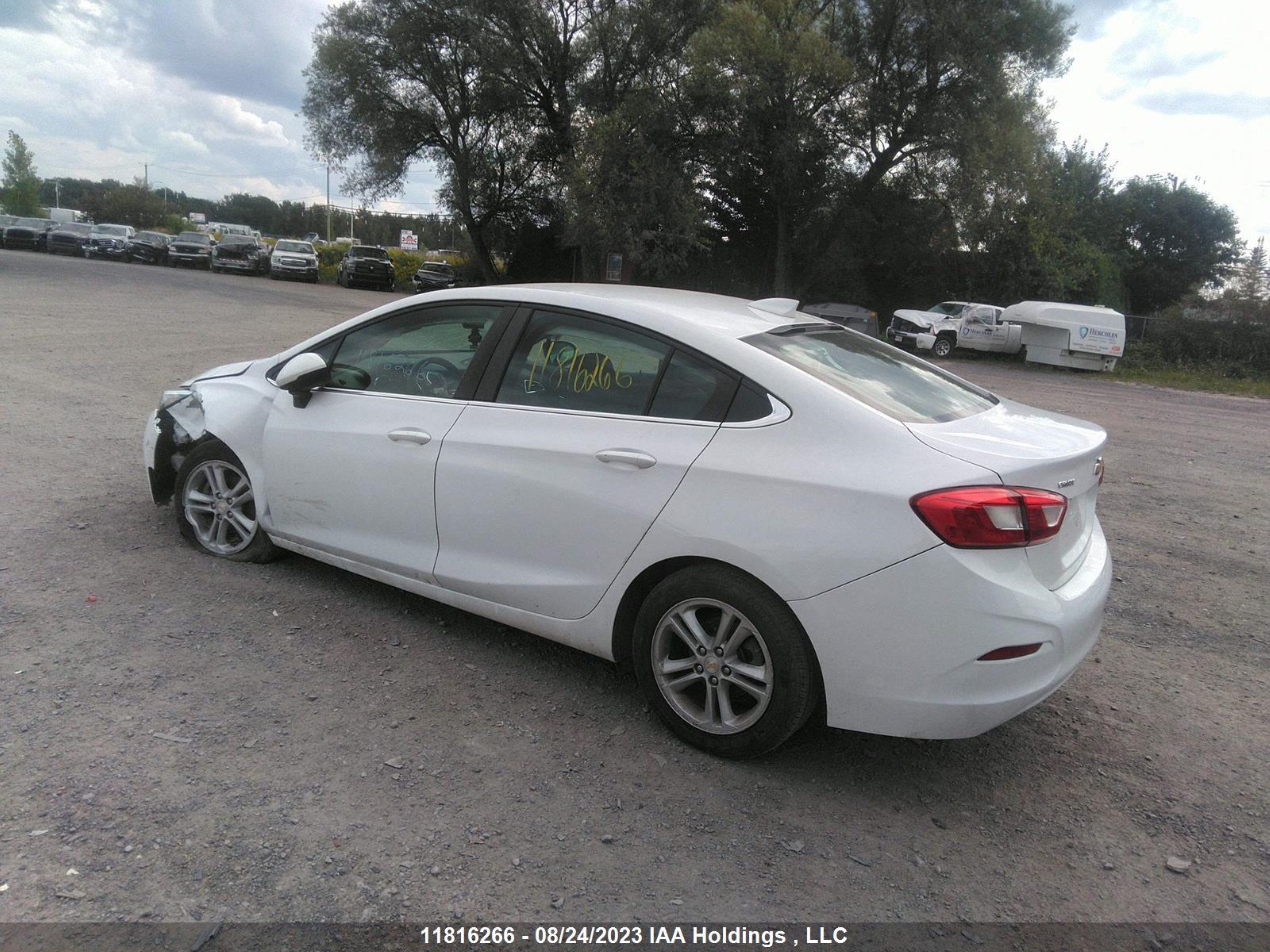 Photo 2 VIN: 1G1BE5SM6J7207145 - CHEVROLET CRUZE 