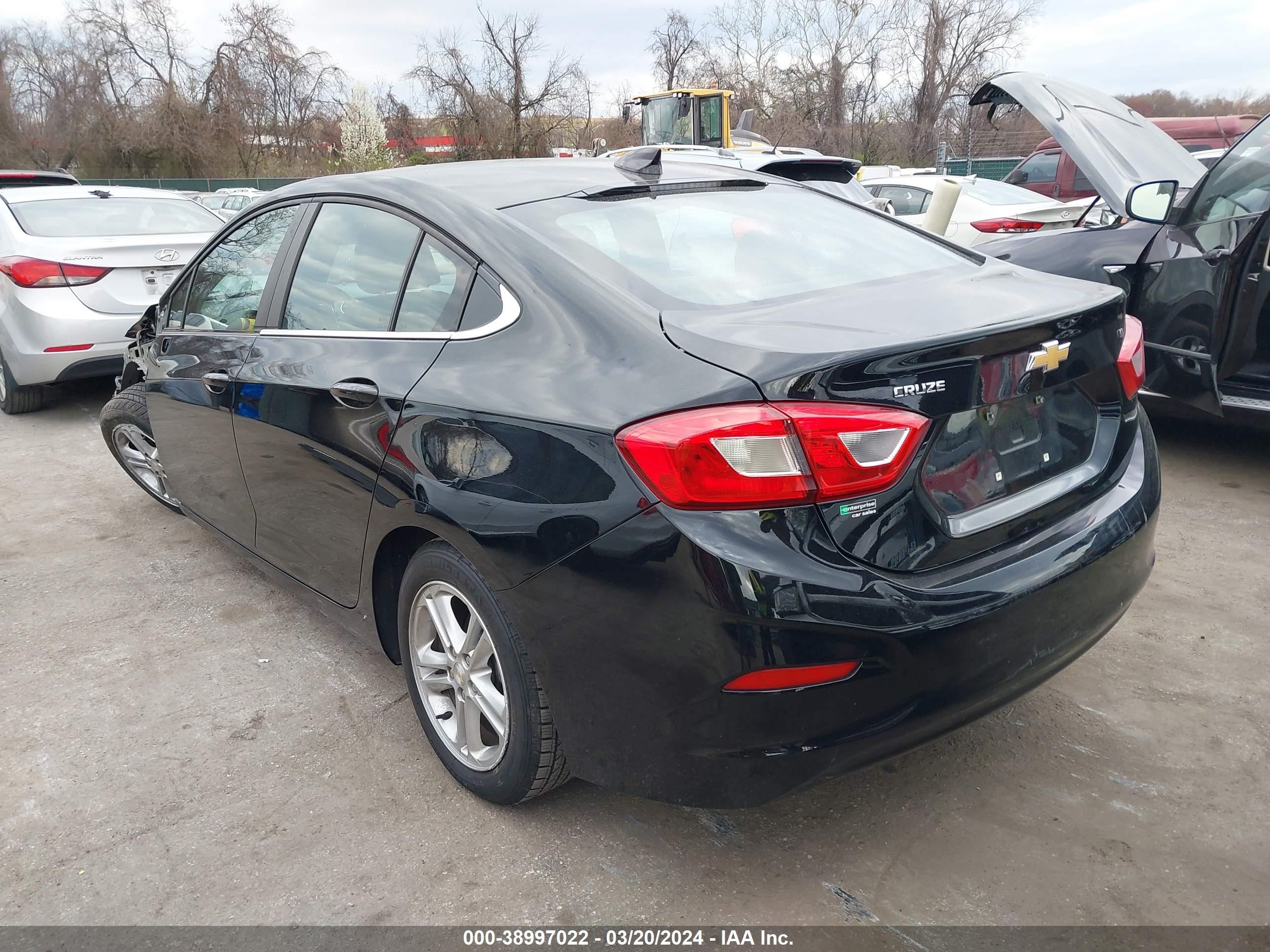 Photo 2 VIN: 1G1BE5SM7J7134657 - CHEVROLET CRUZE 