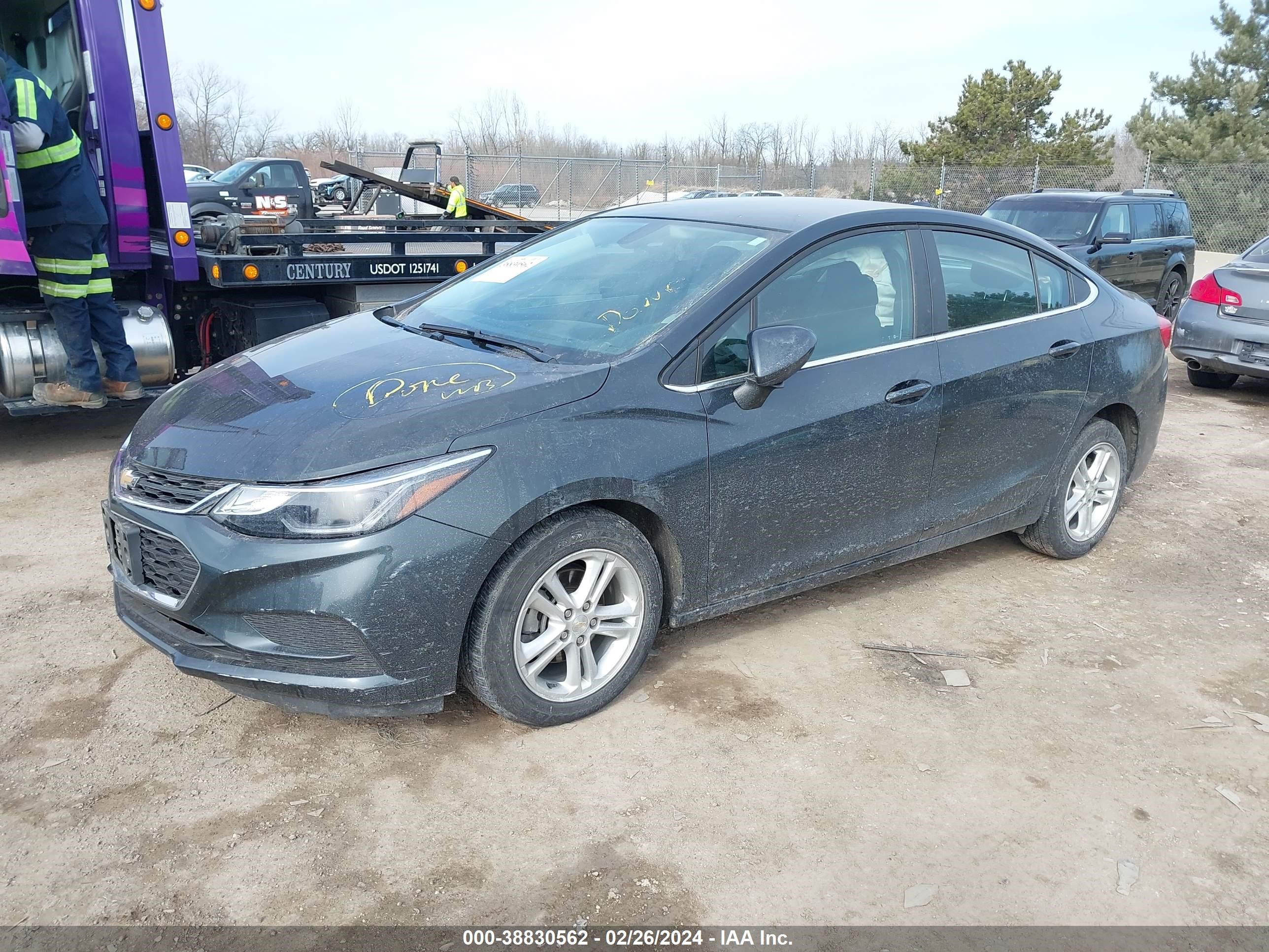 Photo 1 VIN: 1G1BE5SM7J7195720 - CHEVROLET CRUZE 