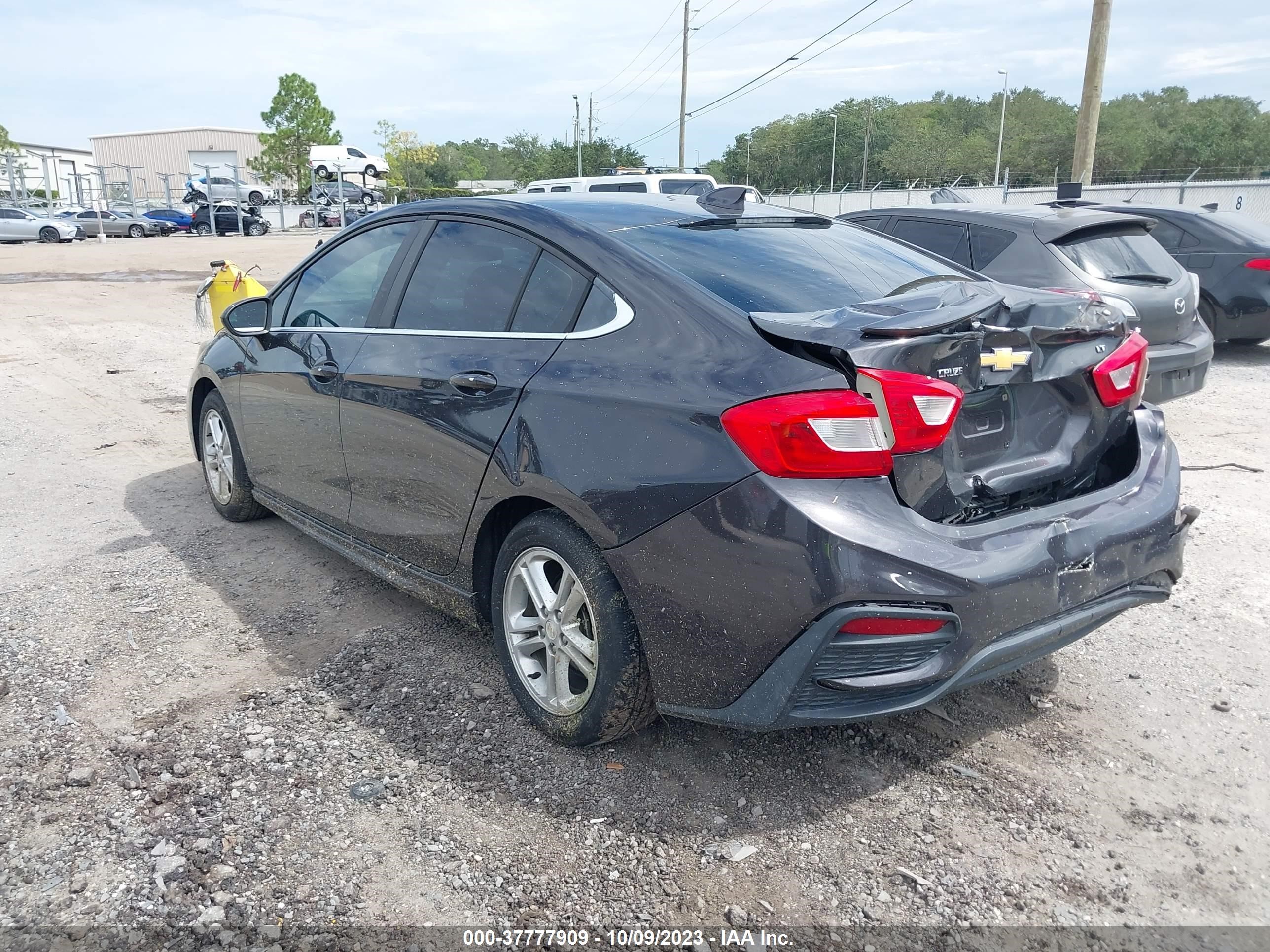 Photo 2 VIN: 1G1BE5SM8H7106666 - CHEVROLET CRUZE 