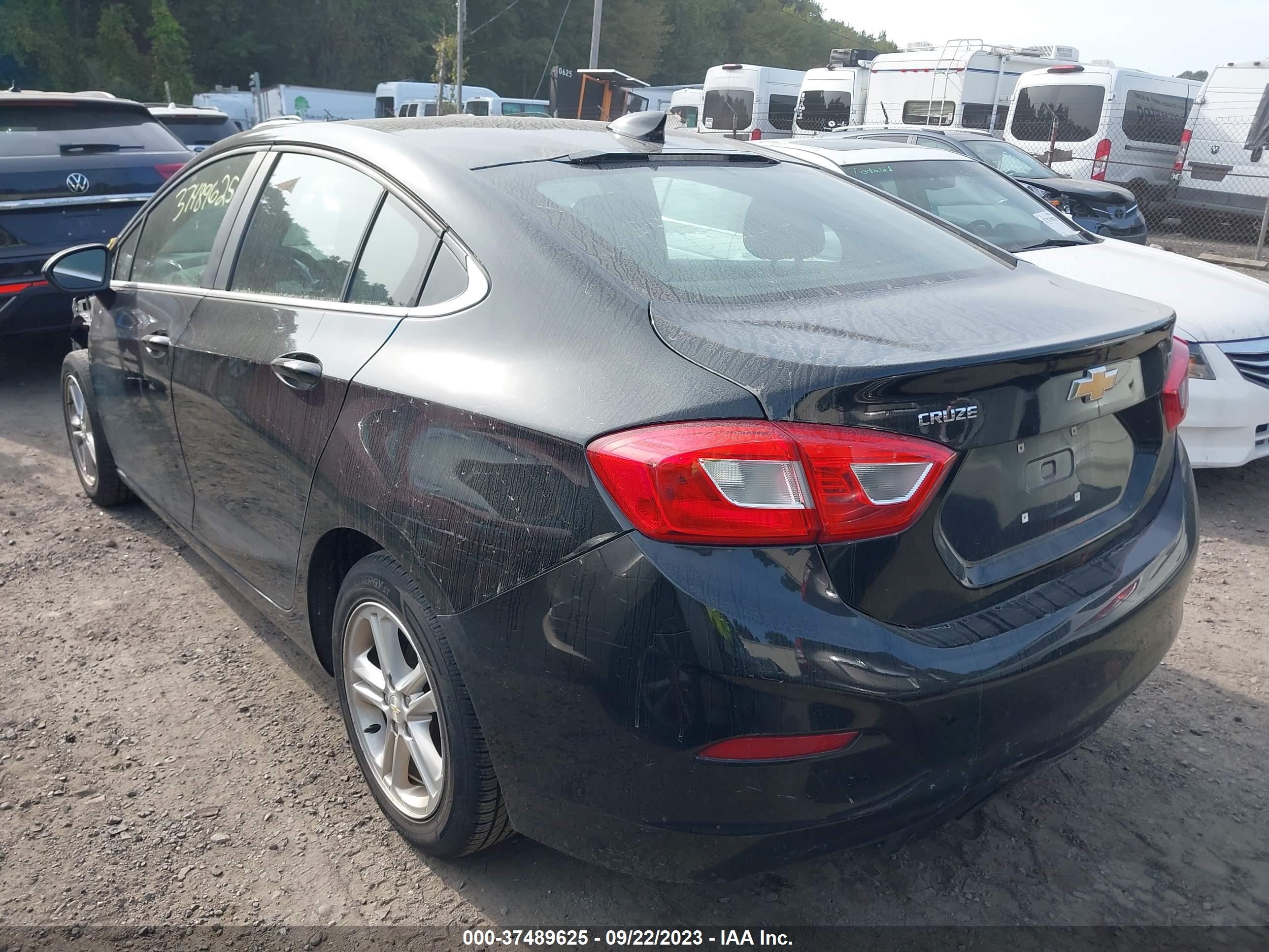 Photo 2 VIN: 1G1BE5SM8H7122589 - CHEVROLET CRUZE 