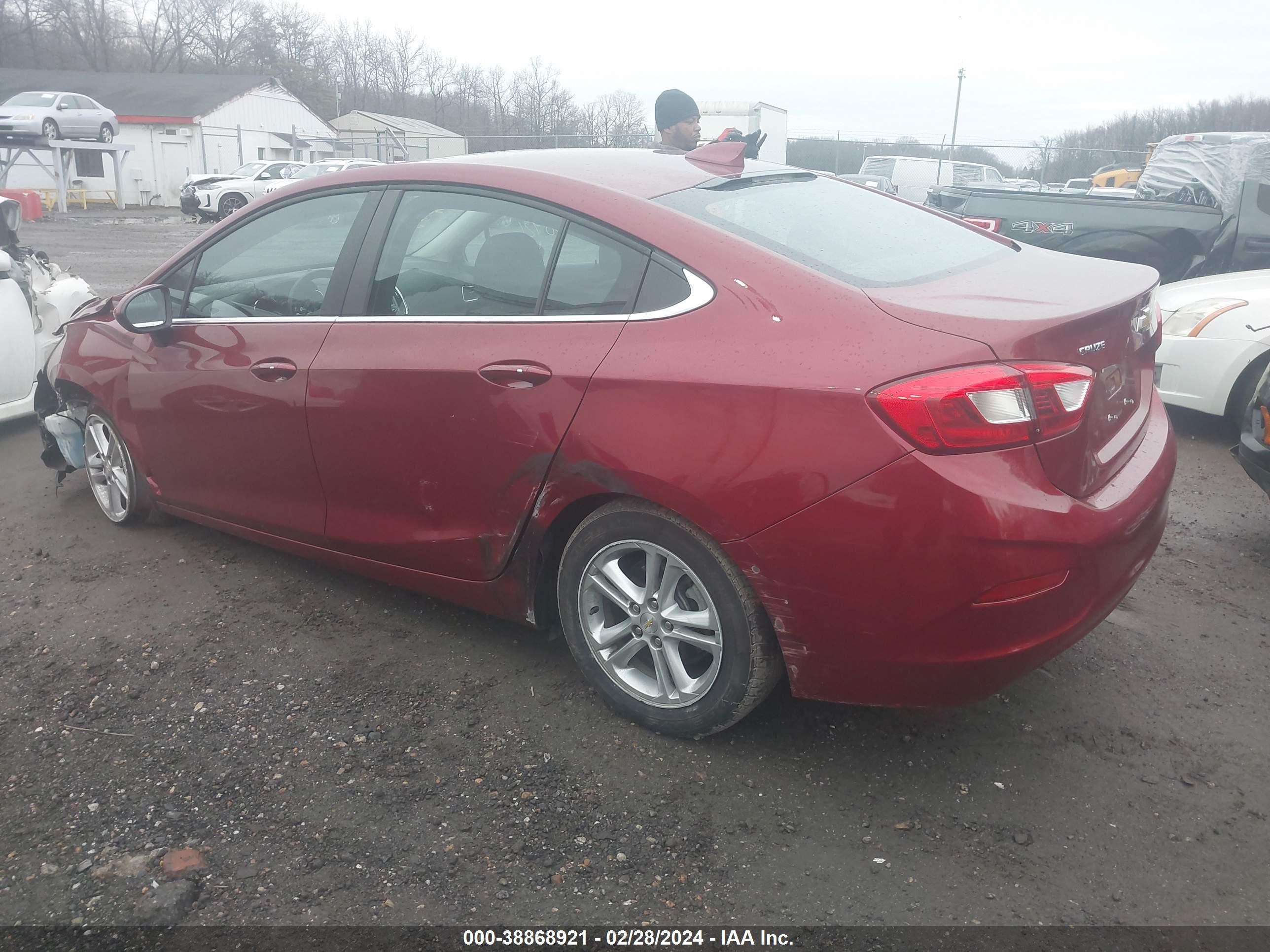 Photo 2 VIN: 1G1BE5SM8J7109525 - CHEVROLET CRUZE 