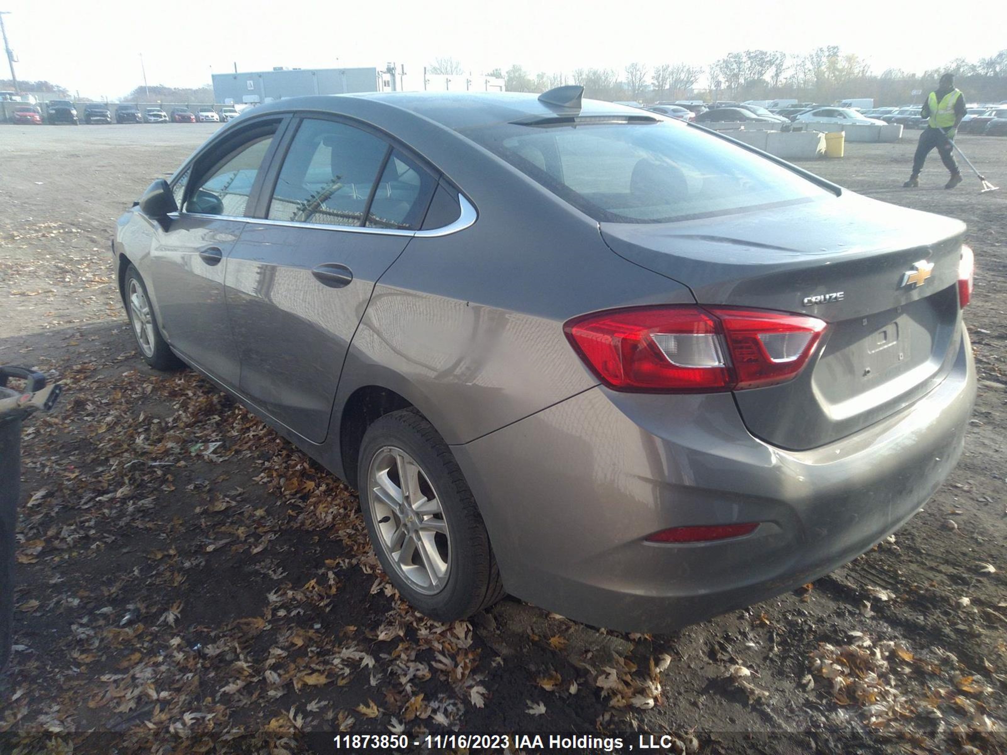 Photo 2 VIN: 1G1BE5SM8J7114479 - CHEVROLET CRUZE 