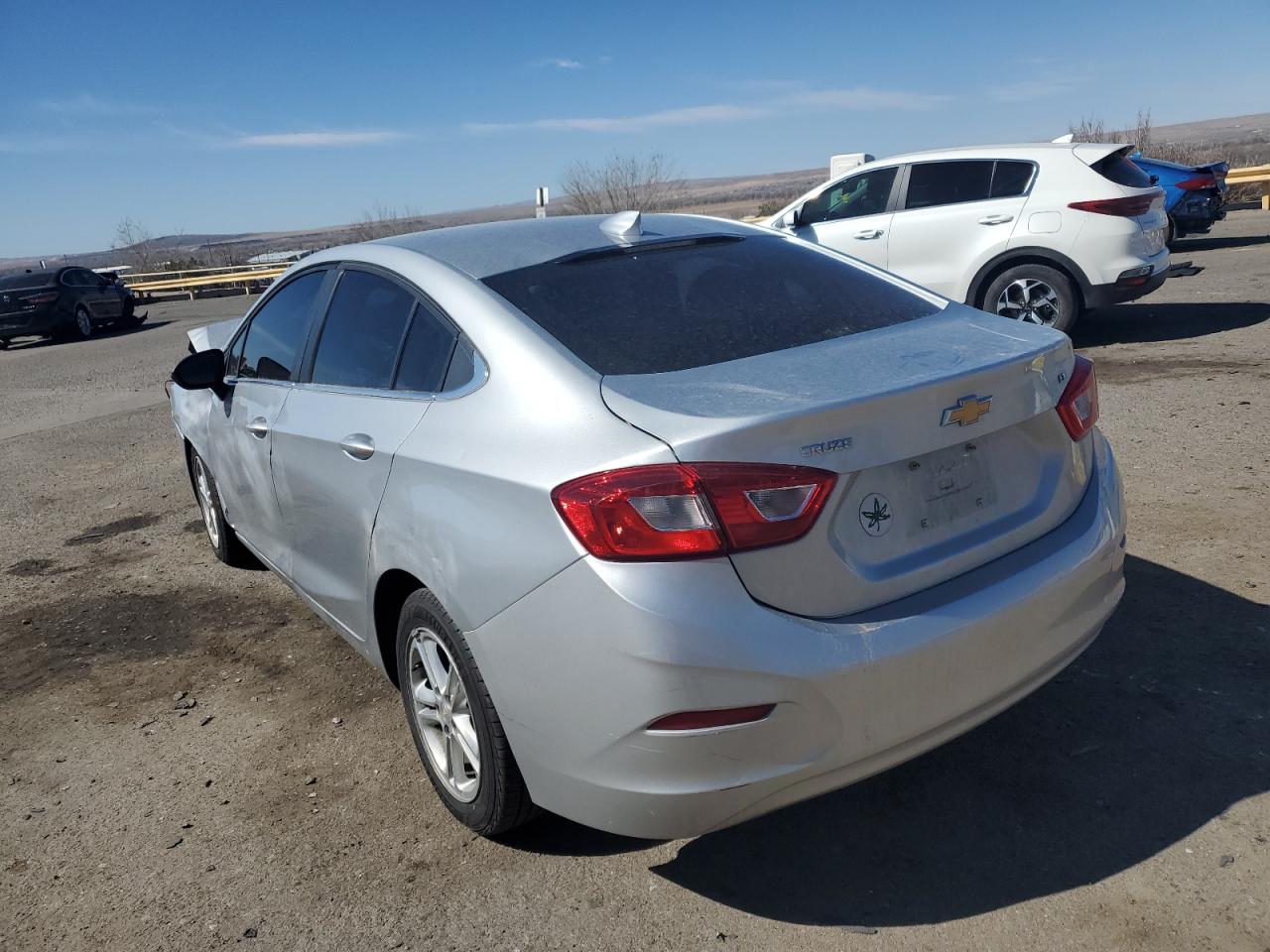 Photo 2 VIN: 1G1BE5SM9J7186615 - CHEVROLET CRUZE 