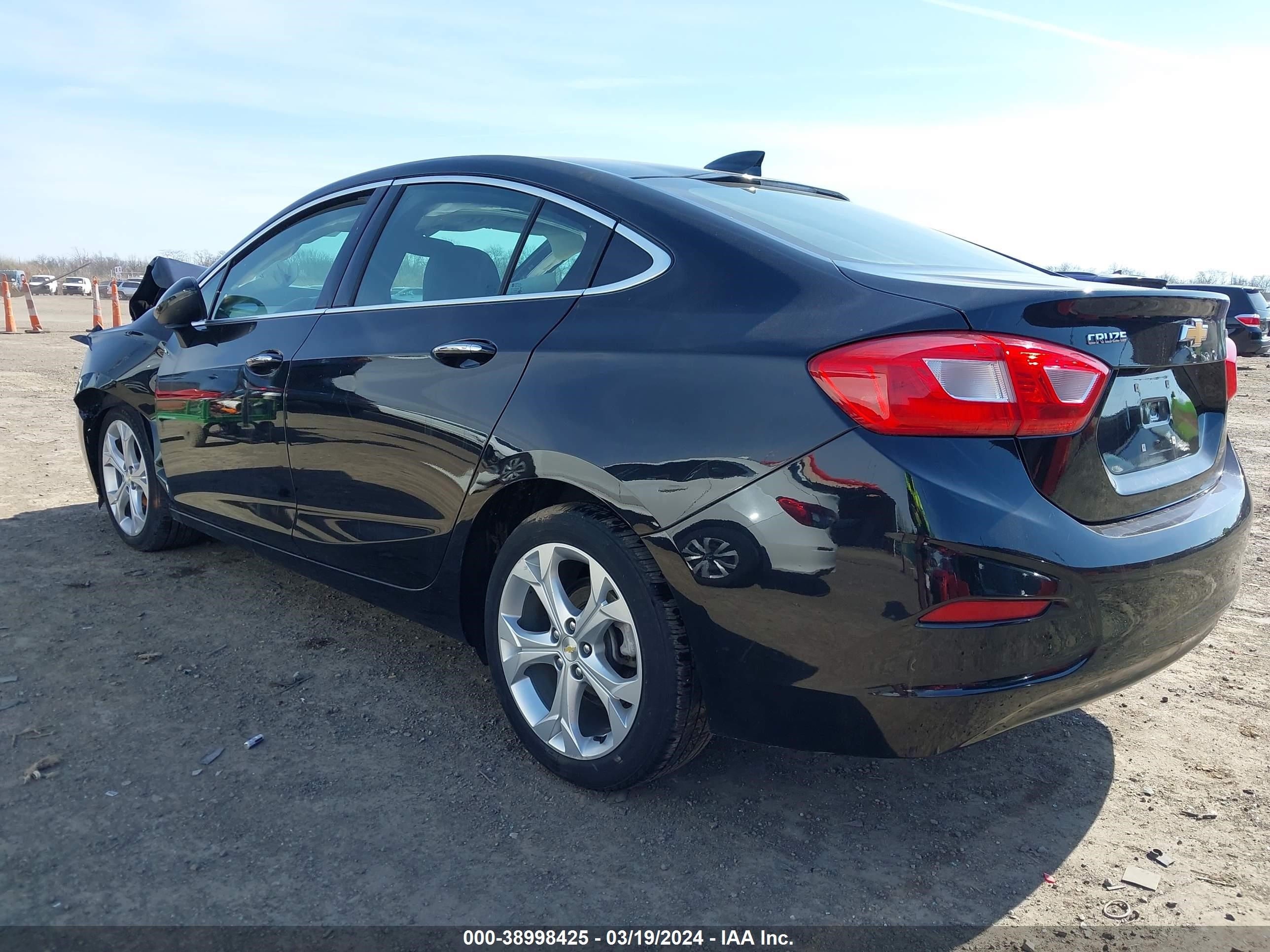 Photo 2 VIN: 1G1BF5SM5H7122014 - CHEVROLET CRUZE 