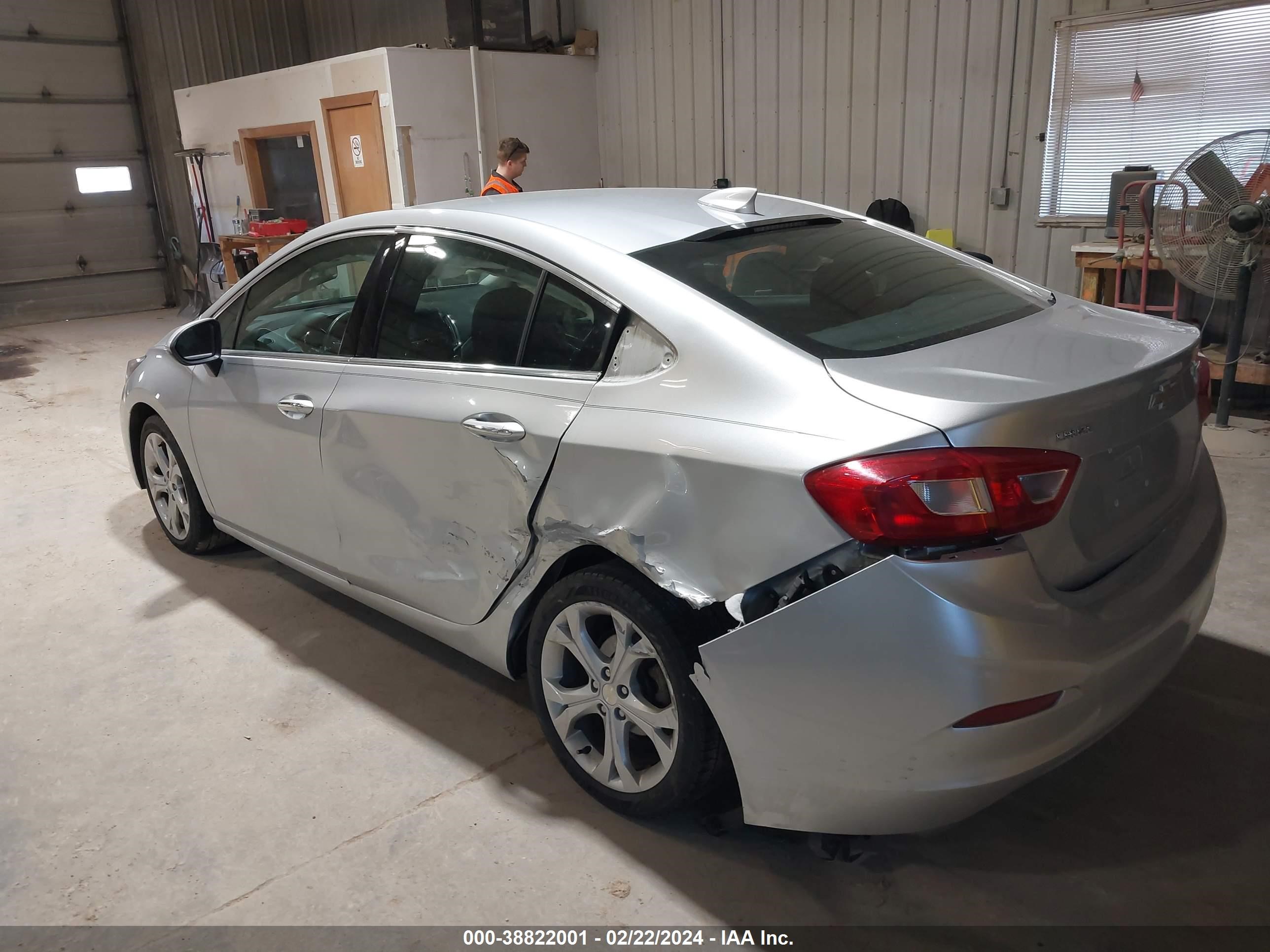 Photo 2 VIN: 1G1BF5SM6H7250570 - CHEVROLET CRUZE 