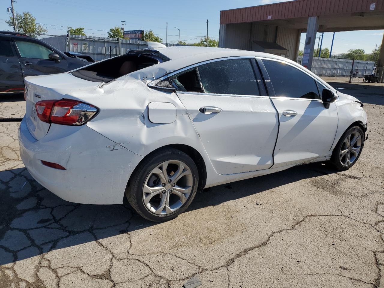 Photo 2 VIN: 1G1BF5SM6J7161457 - CHEVROLET CRUZE 