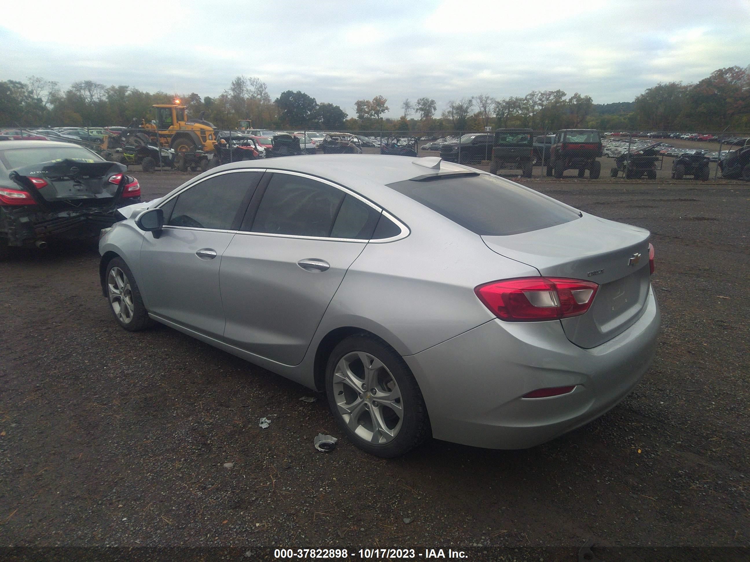 Photo 2 VIN: 1G1BF5SM7H7139638 - CHEVROLET CRUZE 