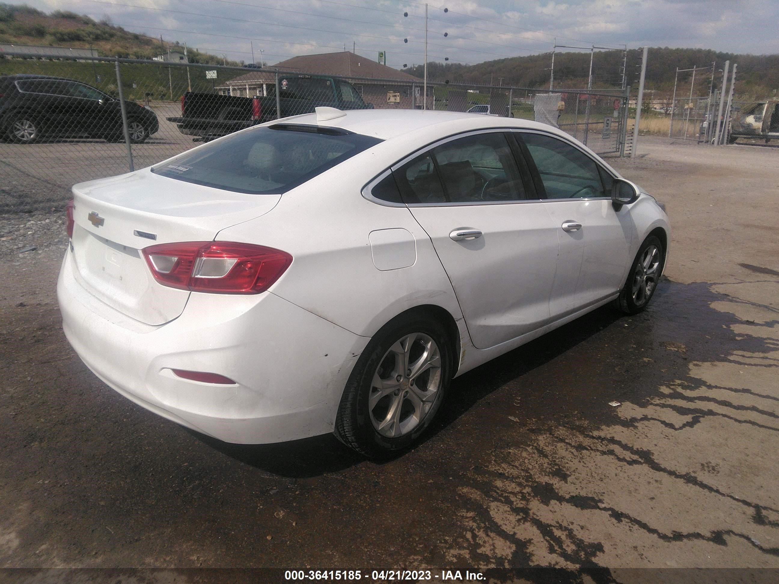 Photo 3 VIN: 1G1BF5SM8H7104915 - CHEVROLET CRUZE 