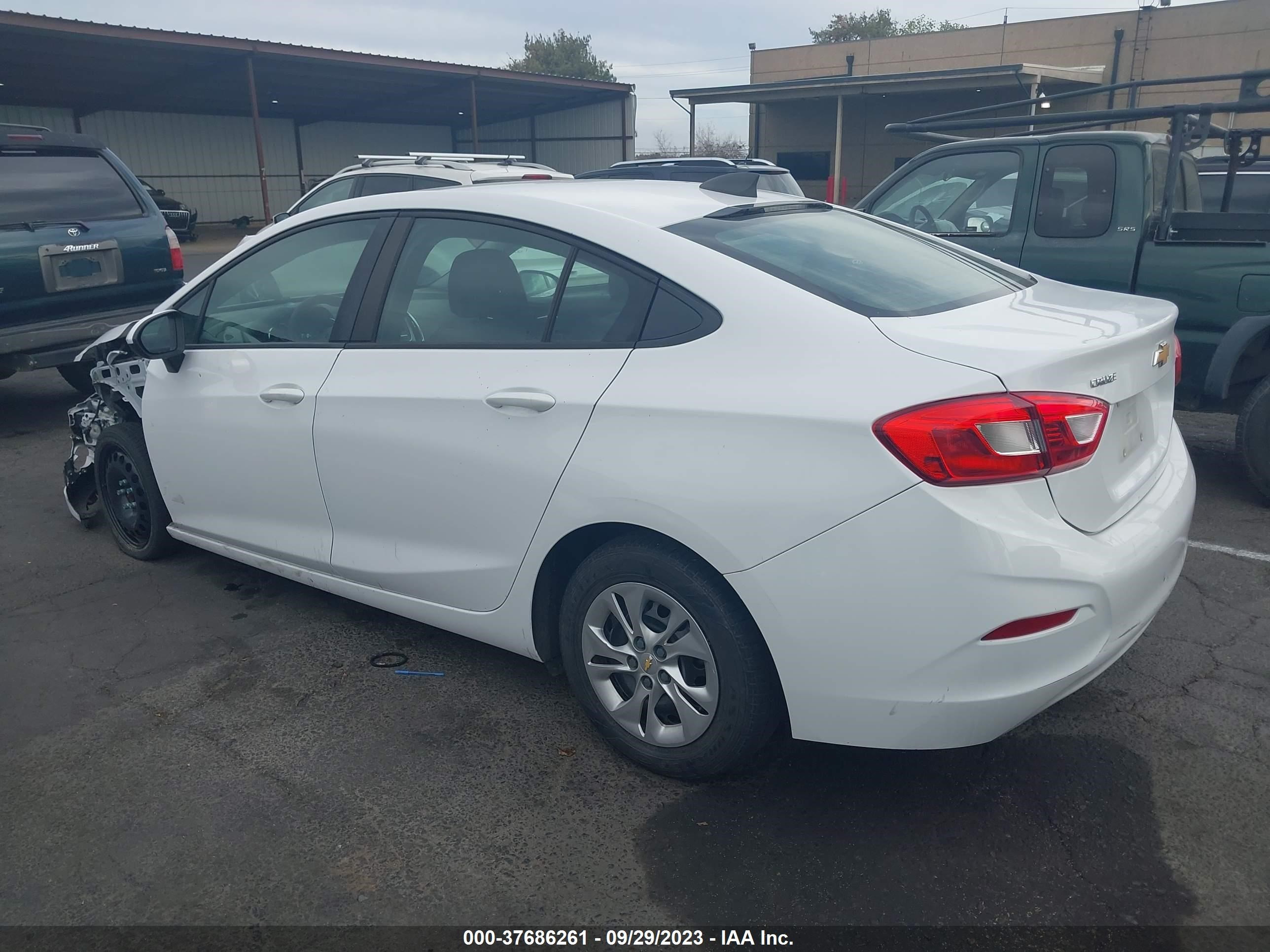 Photo 2 VIN: 1G1BJ5SM8K7105858 - CHEVROLET CRUZE 