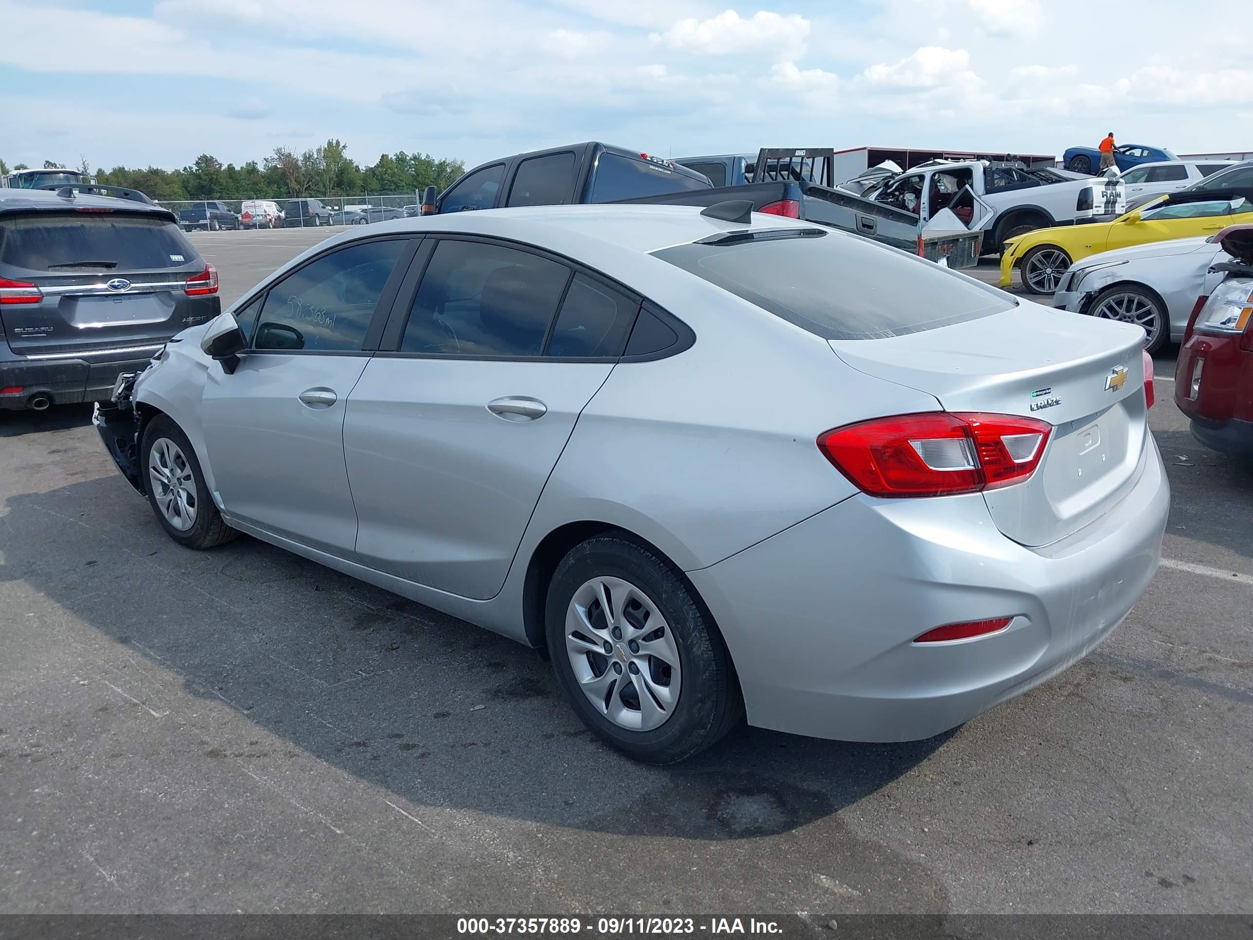 Photo 2 VIN: 1G1BJ5SM9K7104279 - CHEVROLET CRUZE 