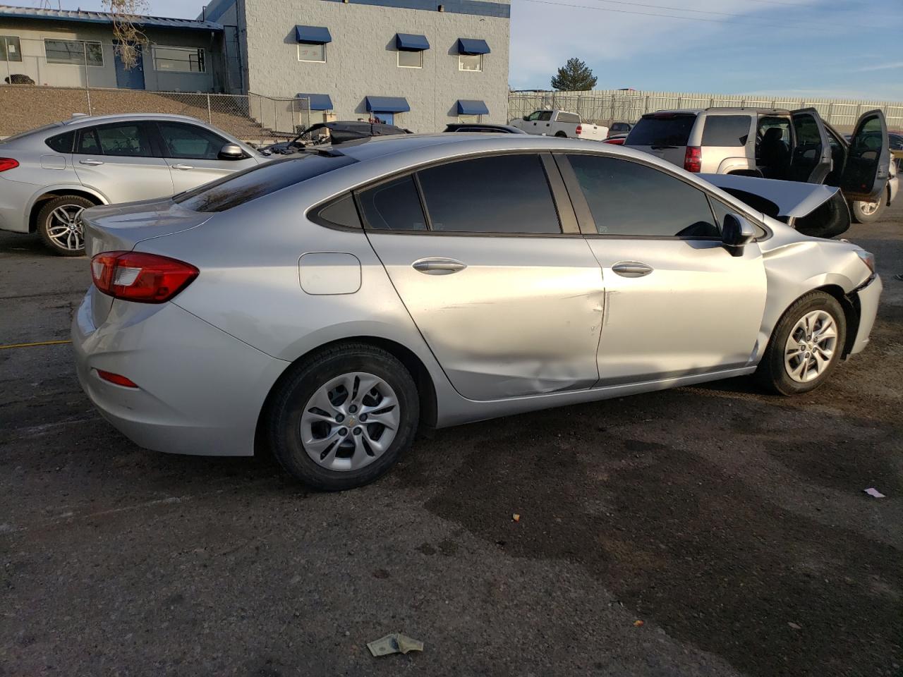 Photo 2 VIN: 1G1BJ5SMXK7106638 - CHEVROLET CRUZE 