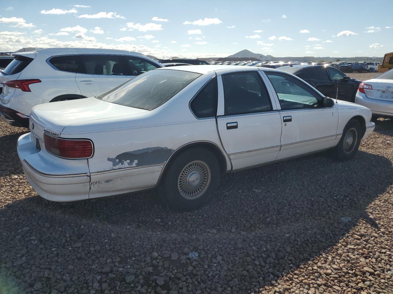 Photo 2 VIN: 1G1BL52P0TR141912 - CHEVROLET CAPRICE 