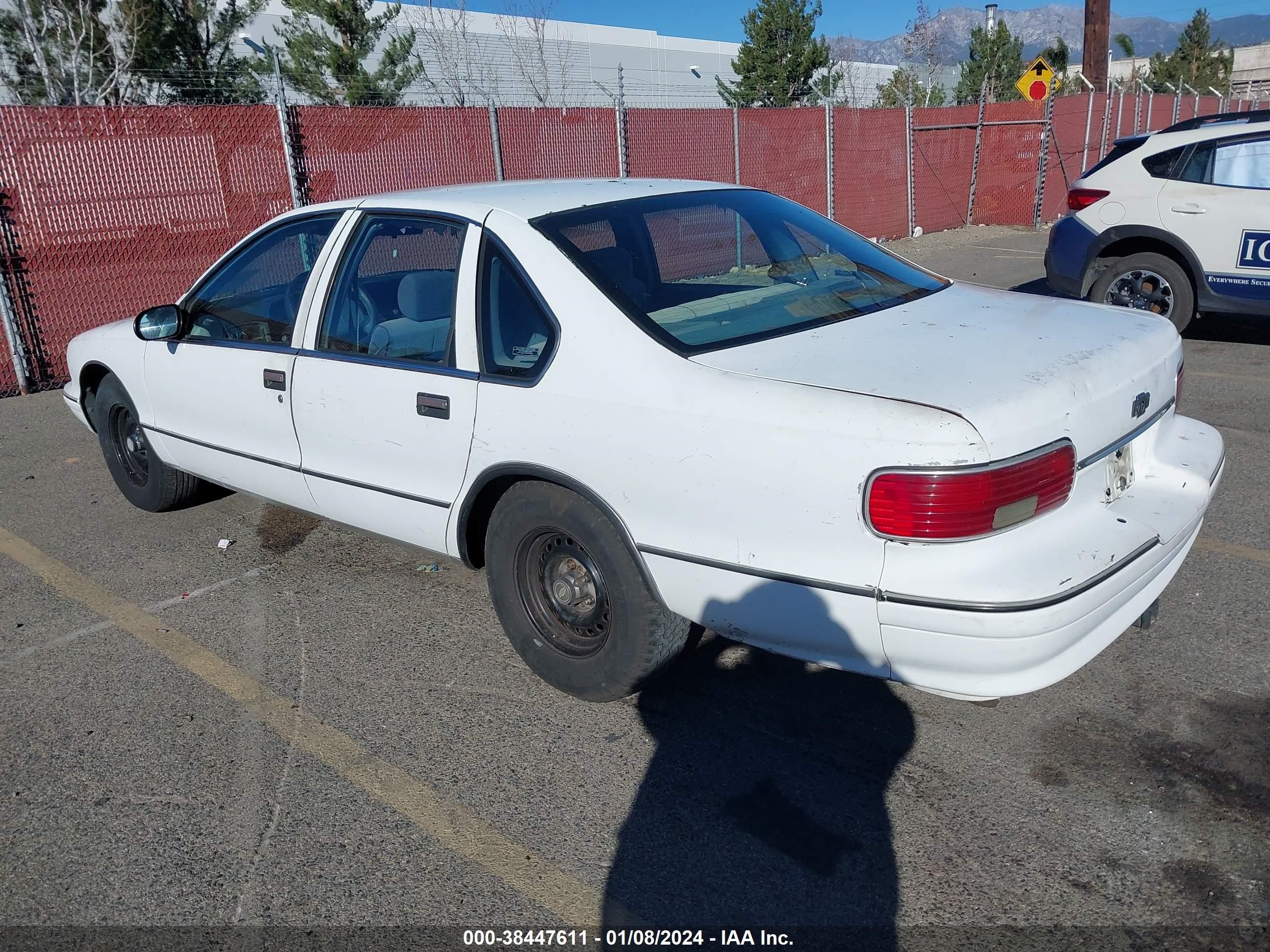 Photo 2 VIN: 1G1BL52P5SR185032 - CHEVROLET IMPALA 