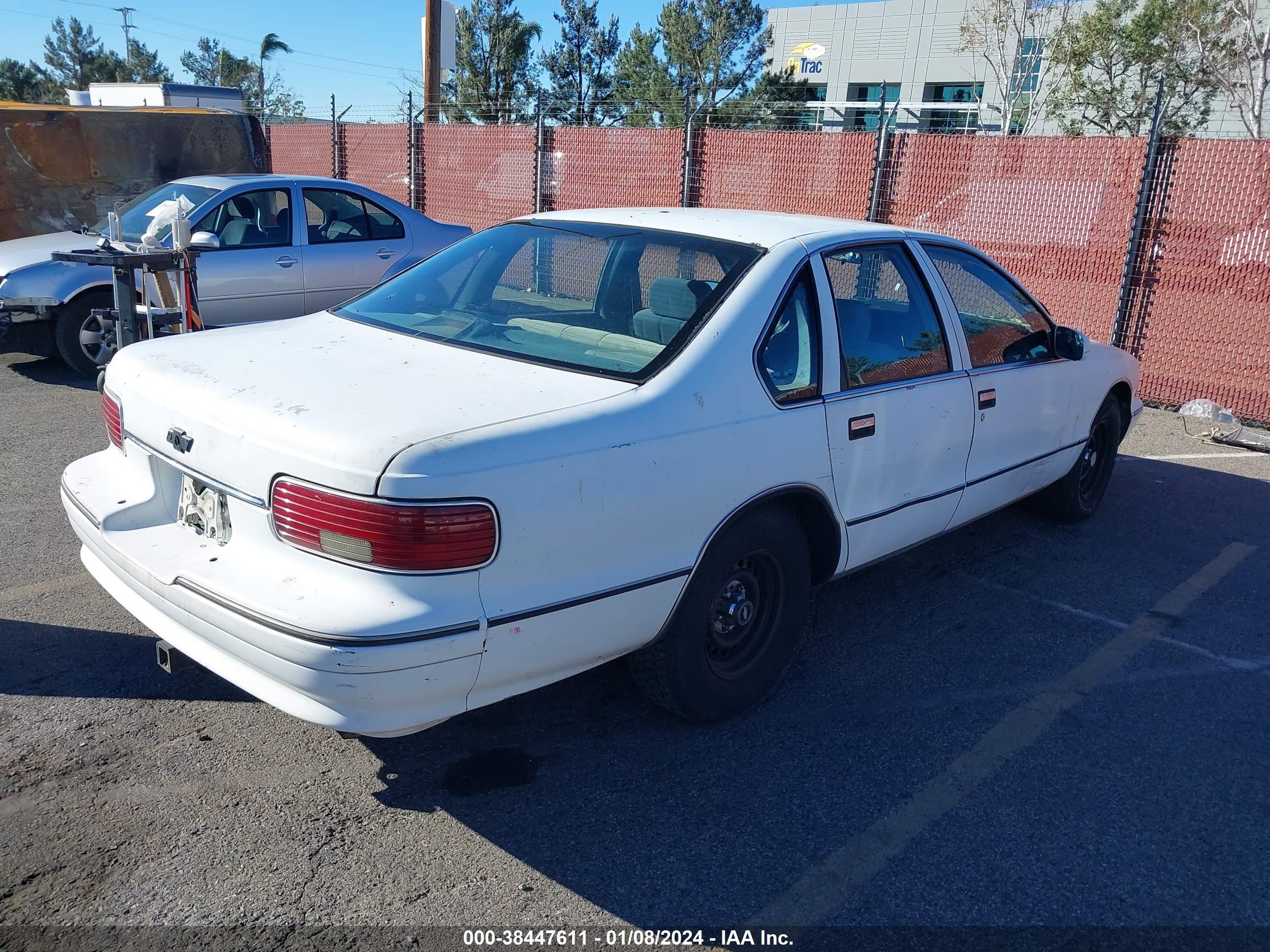 Photo 3 VIN: 1G1BL52P5SR185032 - CHEVROLET IMPALA 