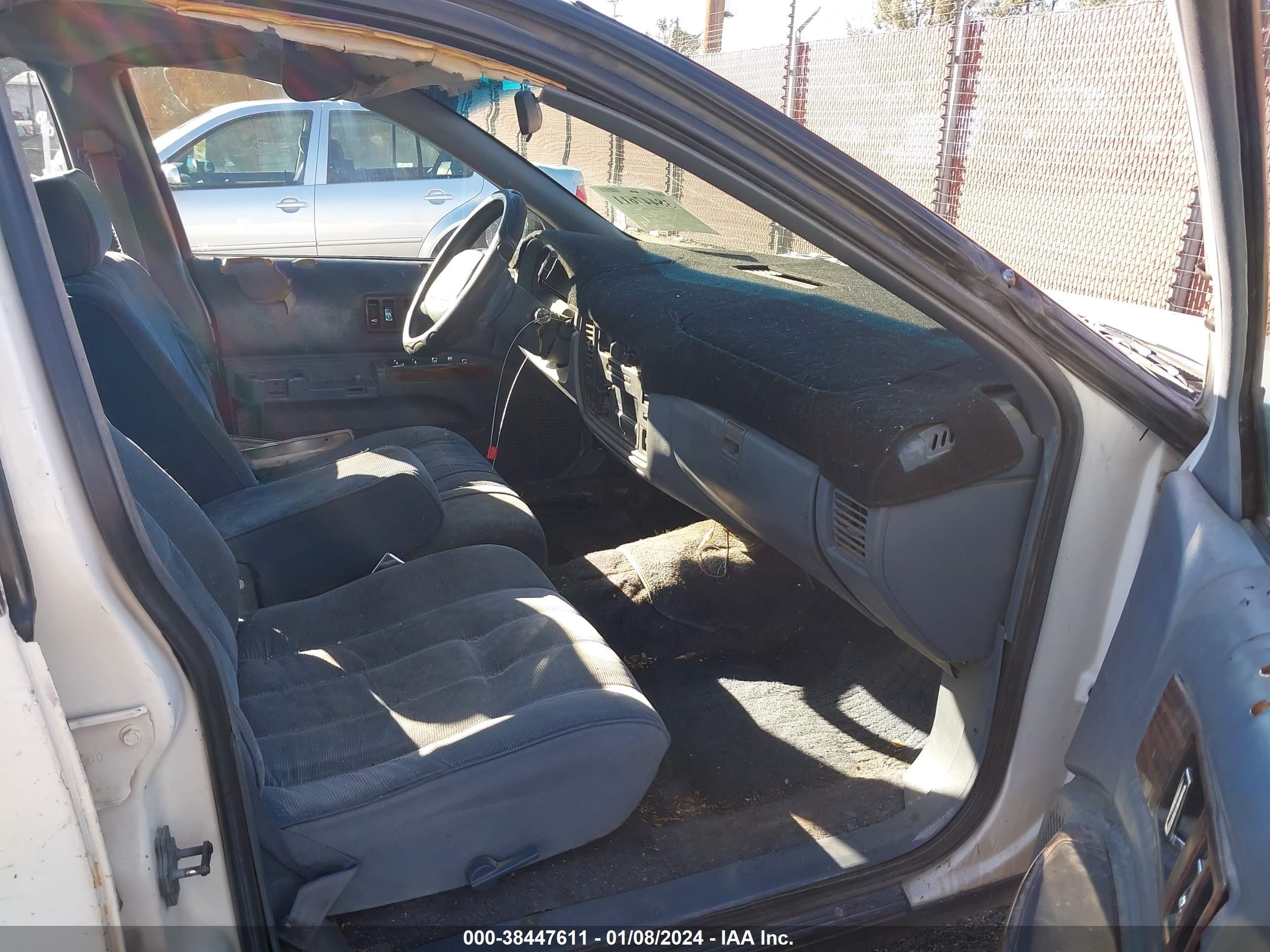 Photo 4 VIN: 1G1BL52P5SR185032 - CHEVROLET IMPALA 