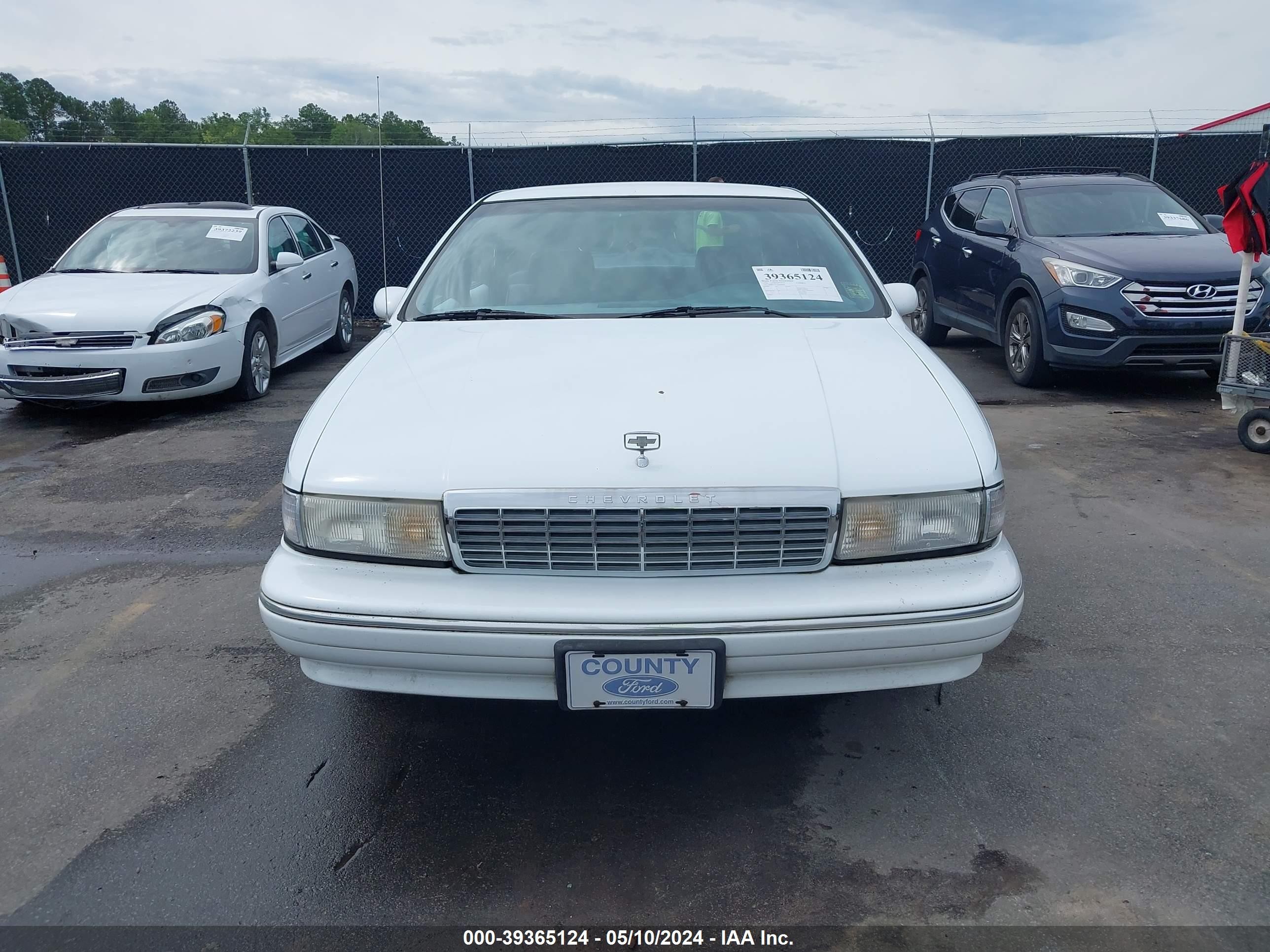 Photo 11 VIN: 1G1BL52W1RR204208 - CHEVROLET CAPRICE 