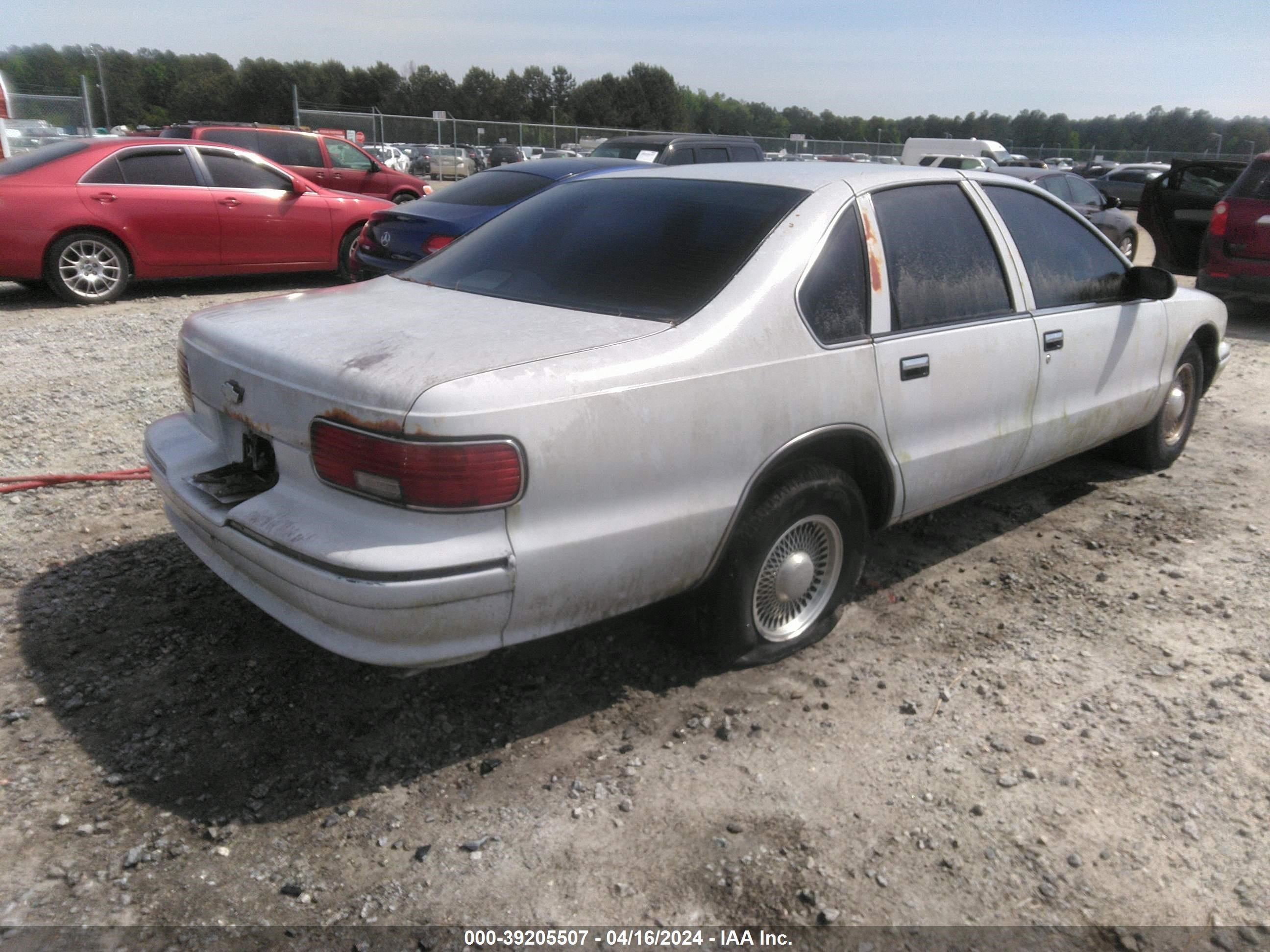 Photo 3 VIN: 1G1BL52W4SR105906 - CHEVROLET CAPRICE 