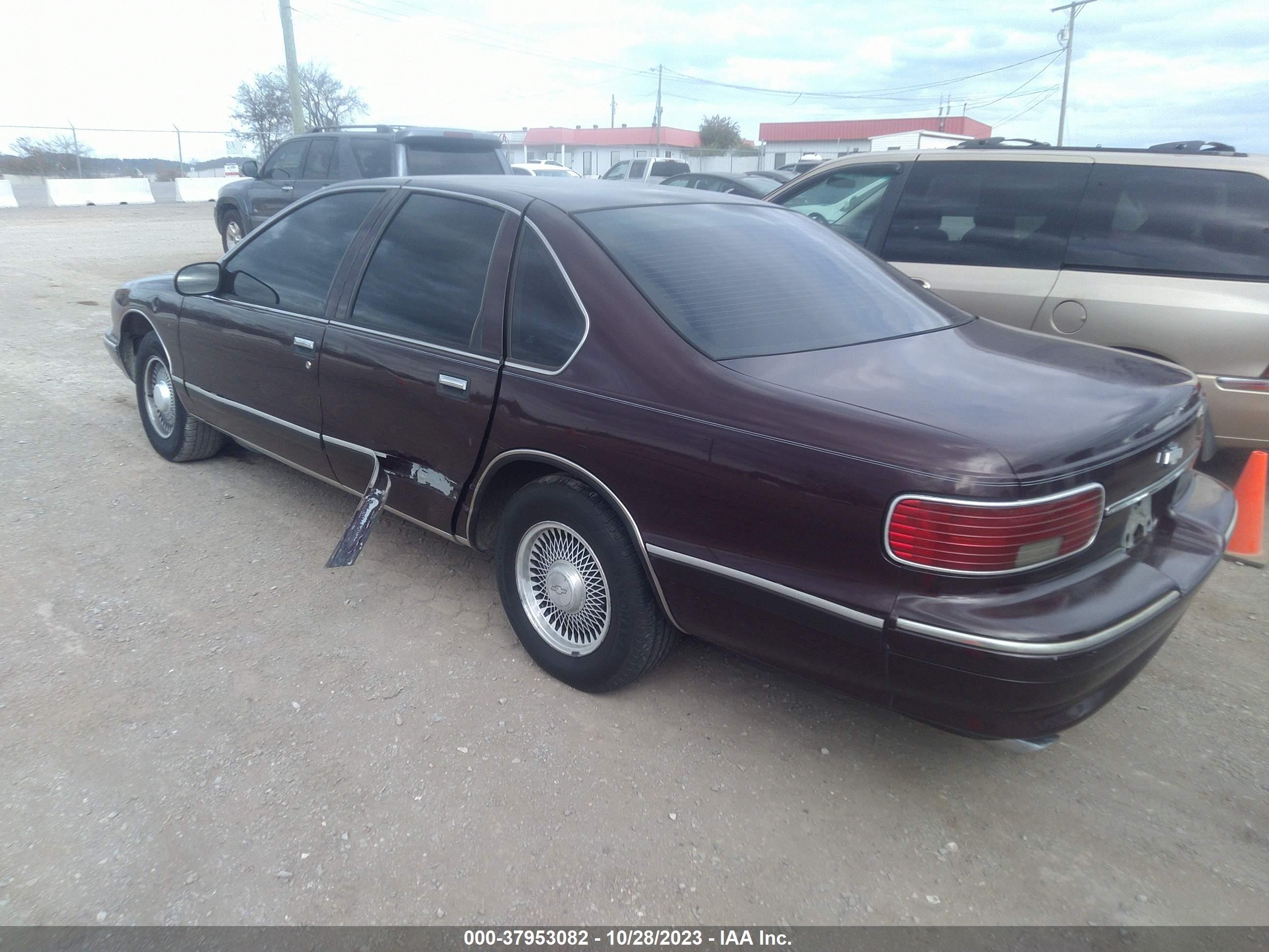 Photo 2 VIN: 1G1BL52W5TR103700 - CHEVROLET CAPRICE 