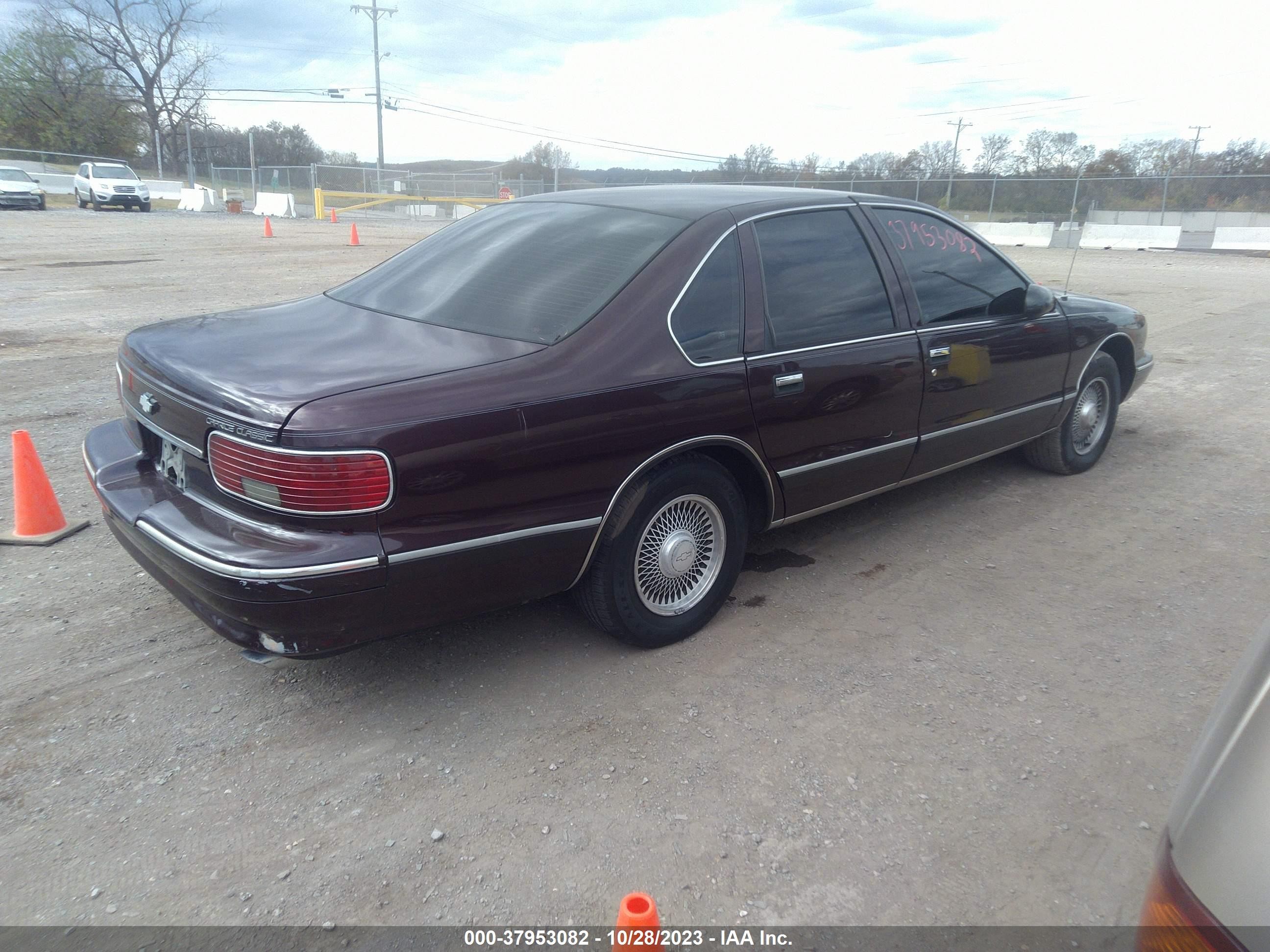 Photo 3 VIN: 1G1BL52W5TR103700 - CHEVROLET CAPRICE 