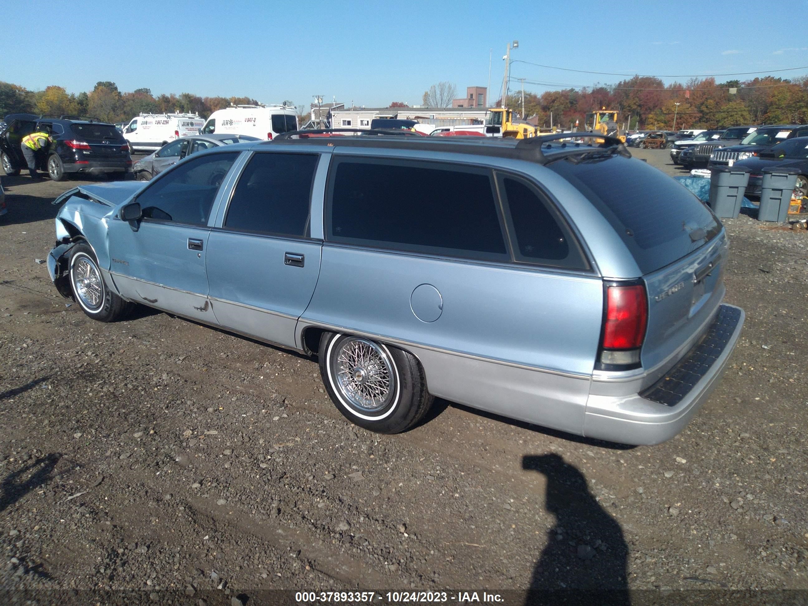 Photo 2 VIN: 1G1BL8378NW127325 - CHEVROLET CAPRICE 