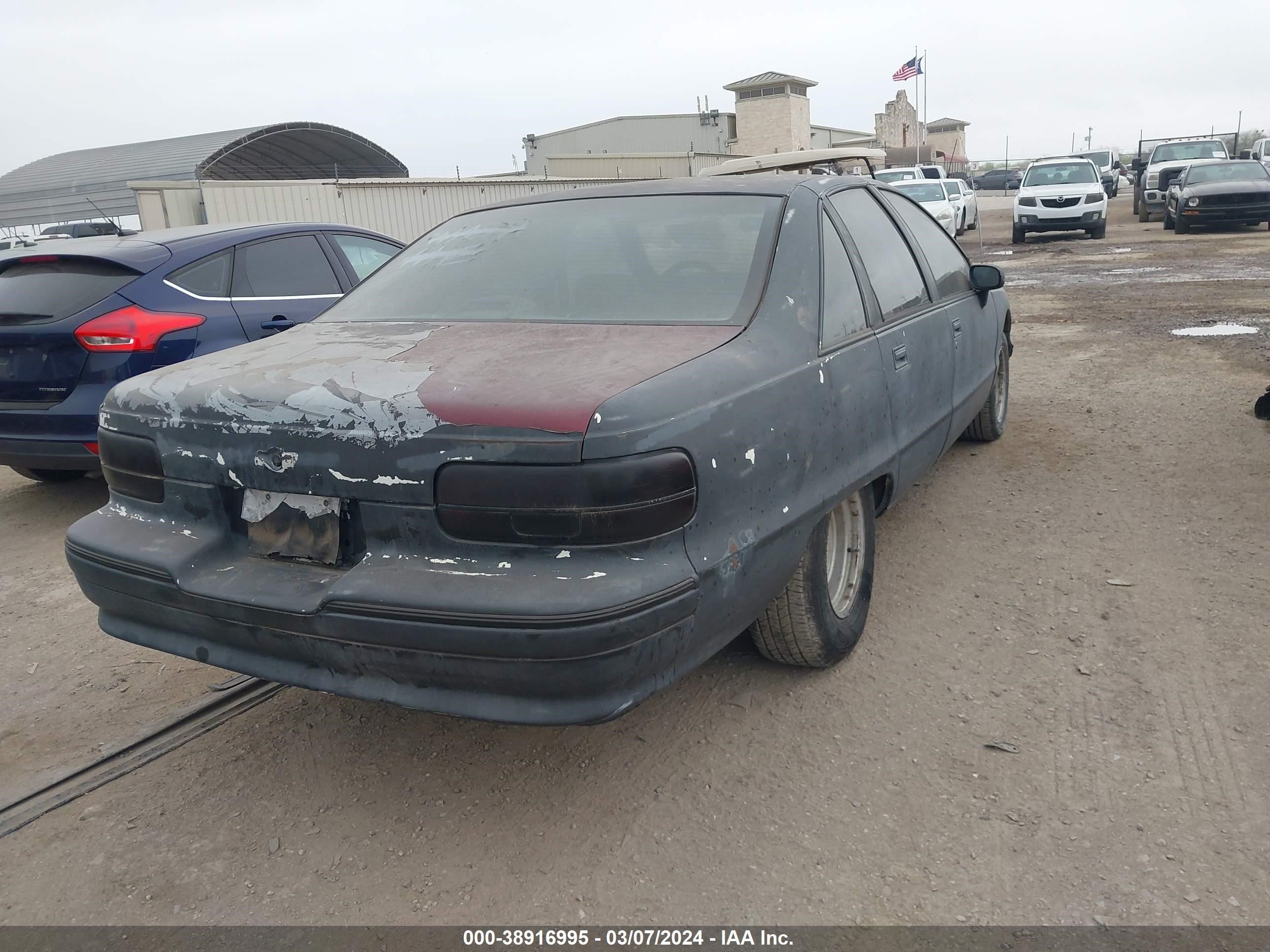 Photo 3 VIN: 1G1BN53E3MW163686 - CHEVROLET CAPRICE 