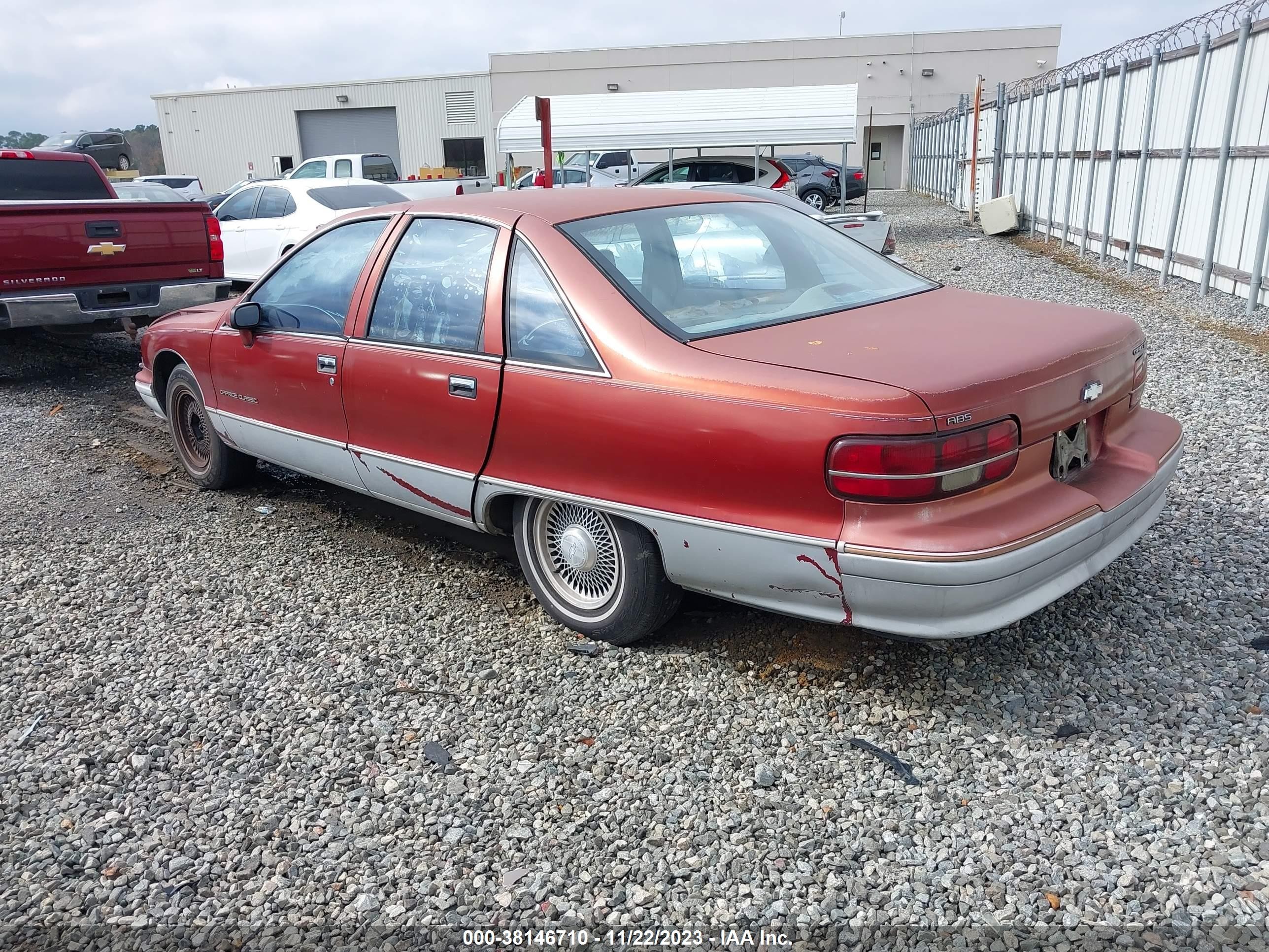 Photo 2 VIN: 1G1BN53E5NR116353 - CHEVROLET CAPRICE 