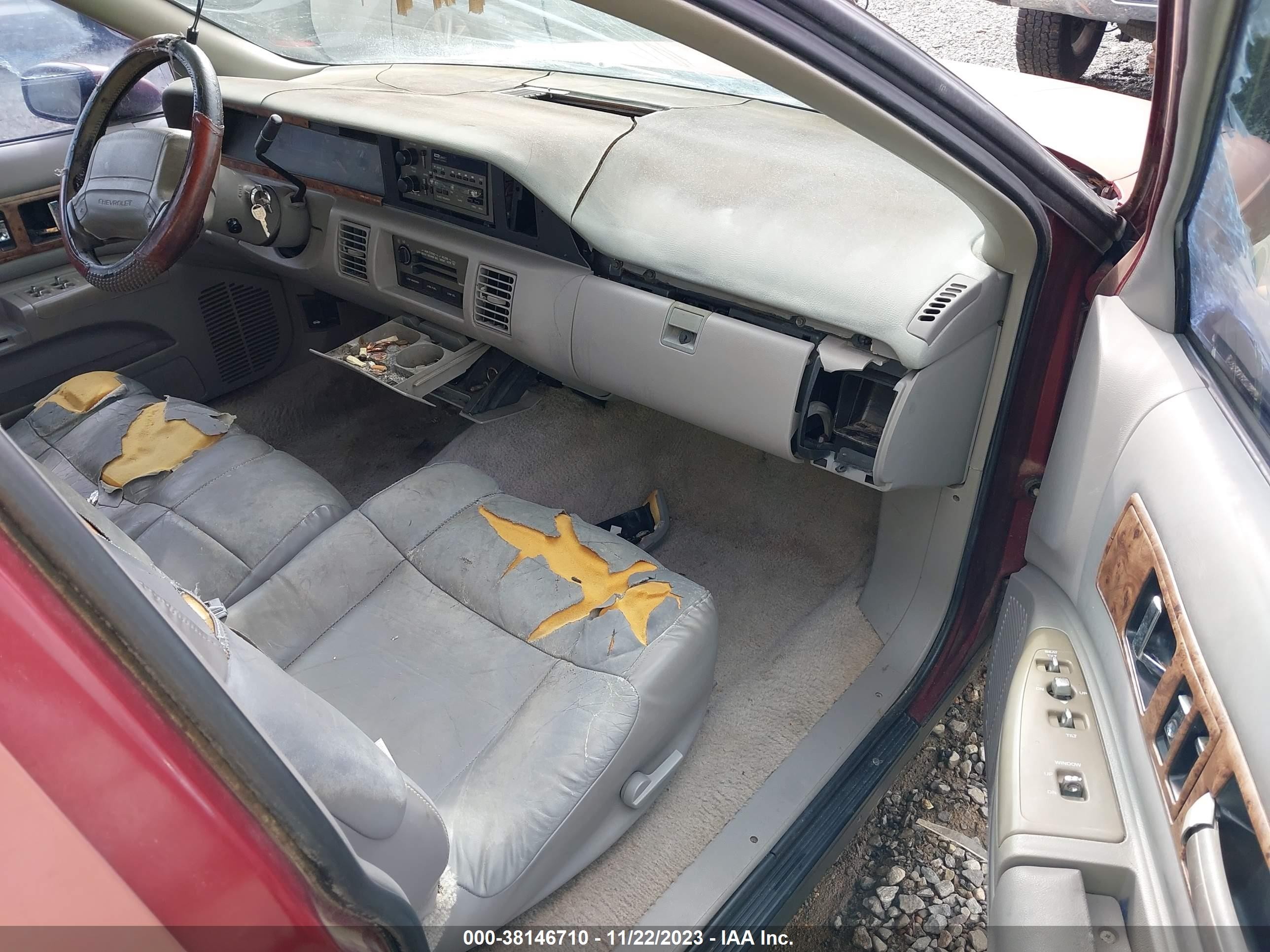 Photo 4 VIN: 1G1BN53E5NR116353 - CHEVROLET CAPRICE 