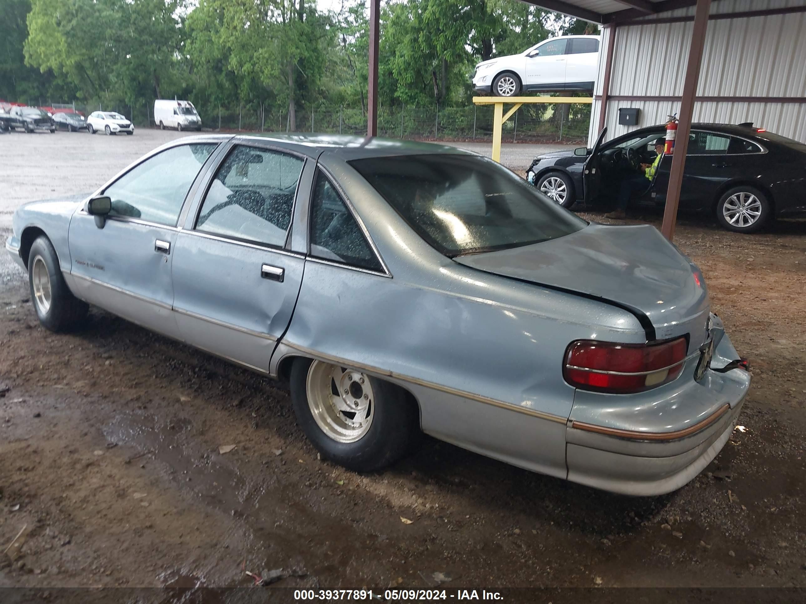 Photo 2 VIN: 1G1BN53E7NW114735 - CHEVROLET CAPRICE 