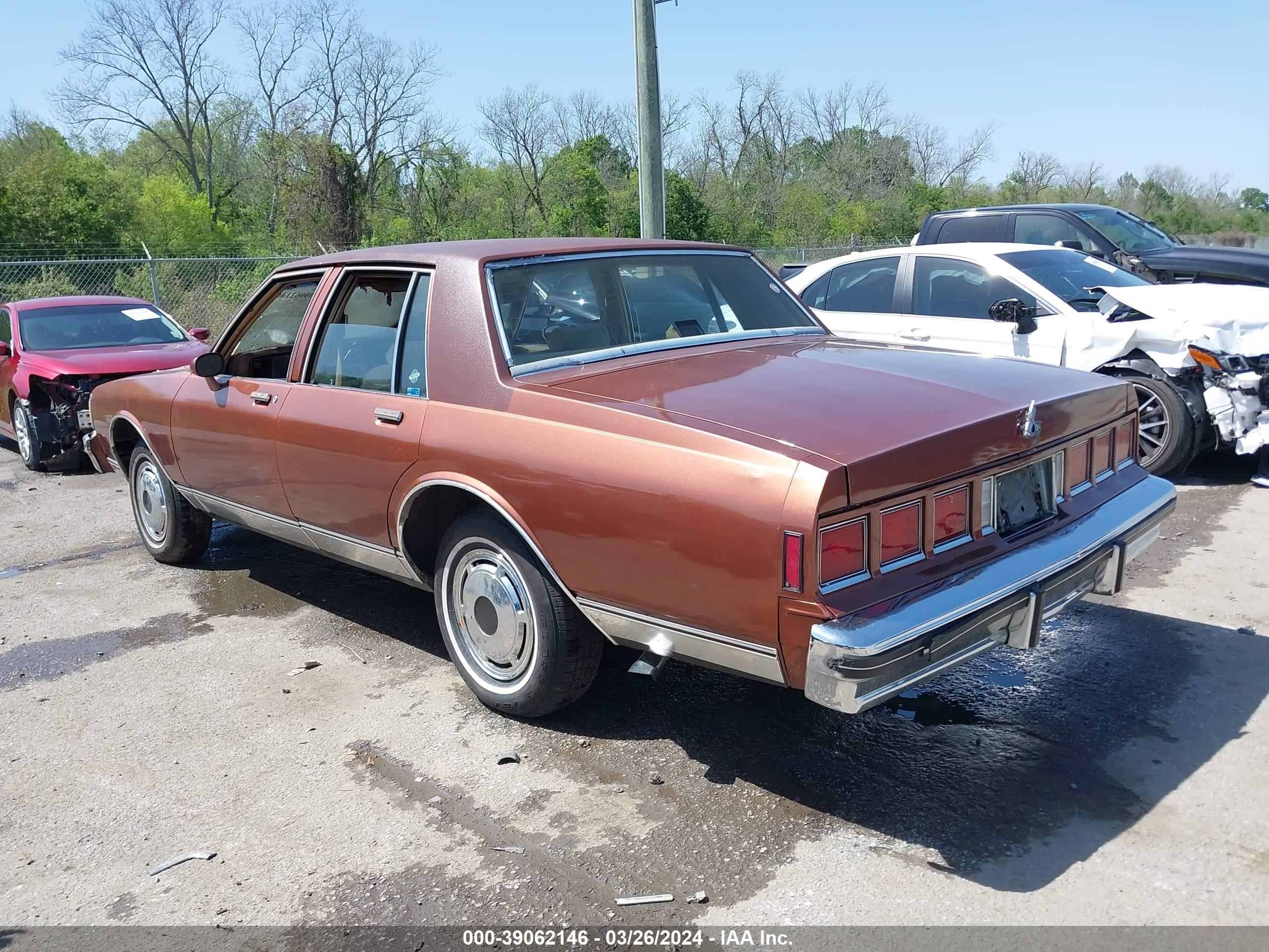 Photo 2 VIN: 1G1BN69H4FX163264 - CHEVROLET CAPRICE 