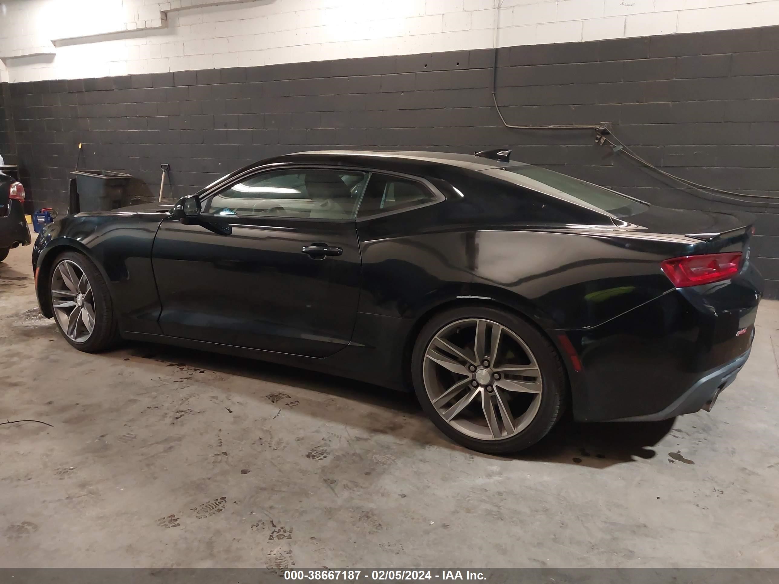 Photo 2 VIN: 1G1FB1RS0J0146987 - CHEVROLET CAMARO 