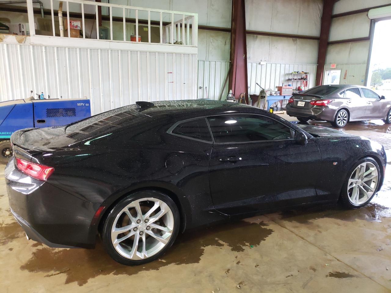 Photo 2 VIN: 1G1FB1RS5J0115623 - CHEVROLET CAMARO 