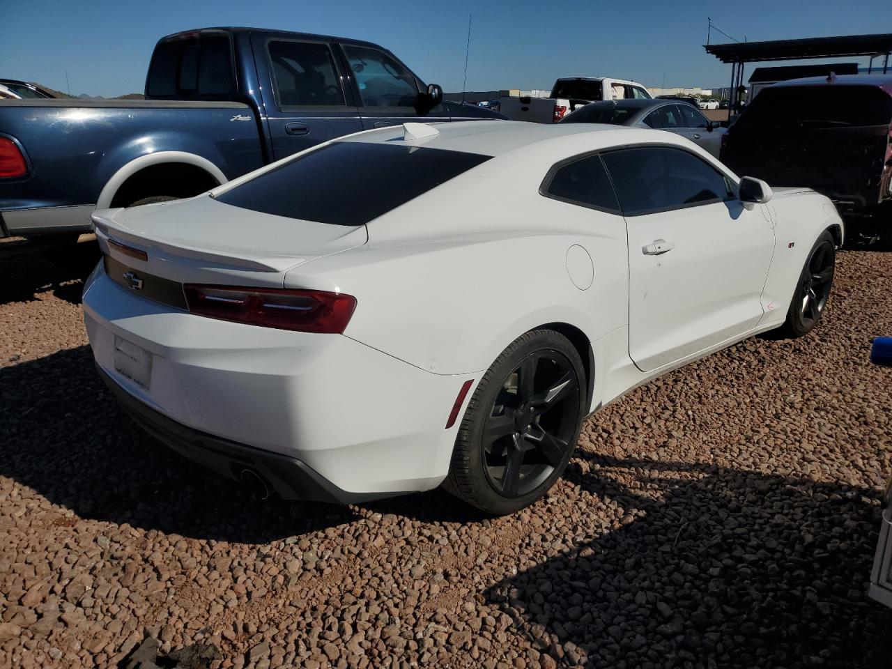 Photo 2 VIN: 1G1FB1RS6J0190928 - CHEVROLET CAMARO 