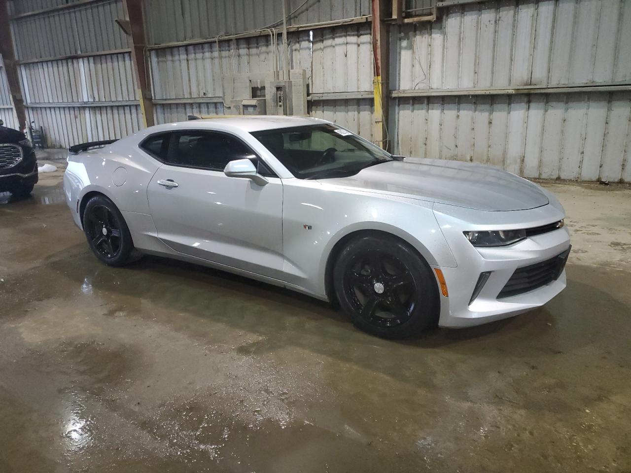 Photo 3 VIN: 1G1FB1RSXJ0105914 - CHEVROLET CAMARO 