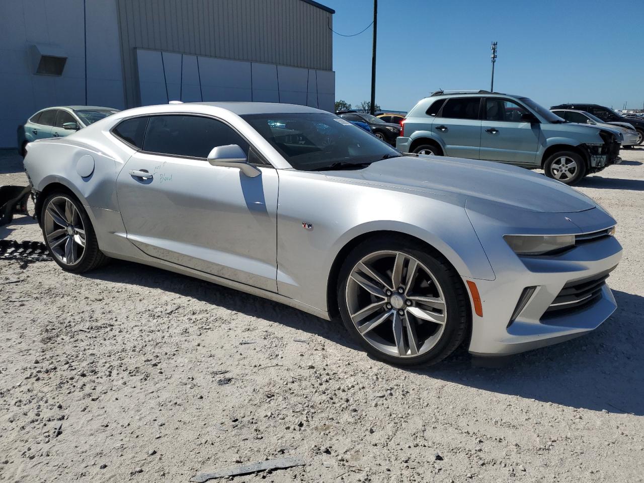 Photo 3 VIN: 1G1FB1RSXJ0131879 - CHEVROLET CAMARO 